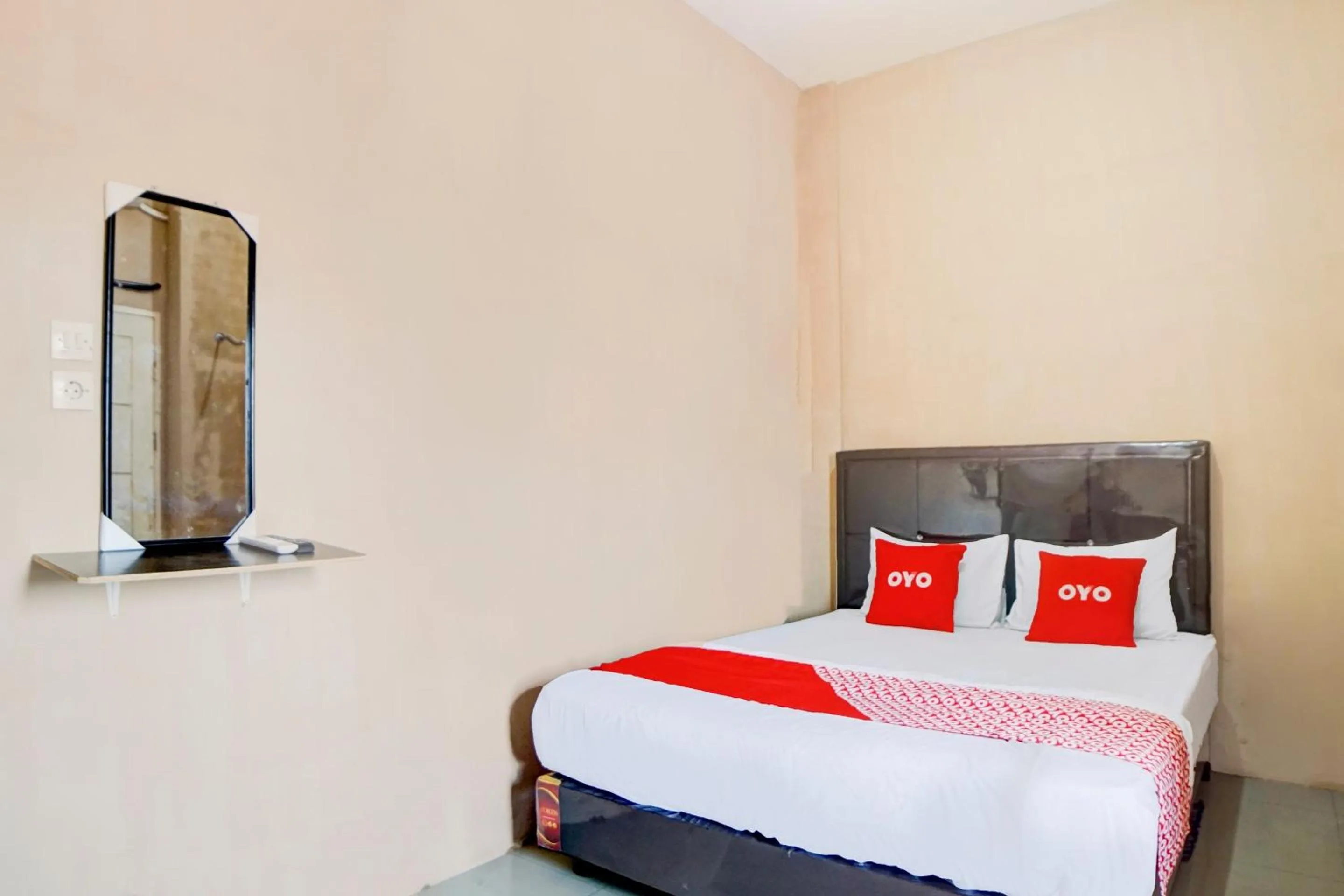 Bedroom, Bed in Hotel O Penginapan Syariah Faster Inn