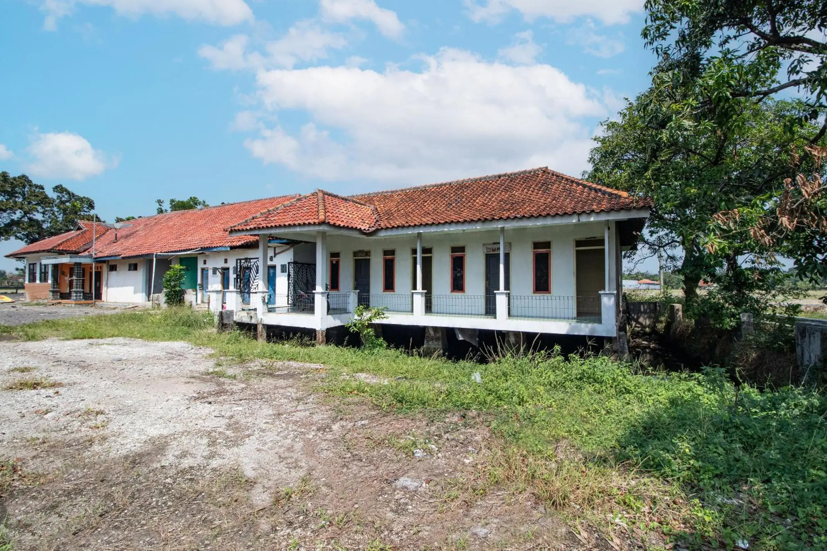 Facade/entrance in Hotel O Al Mahira Syariah Facade/entrance in Hotel O Al Mahira Syariah