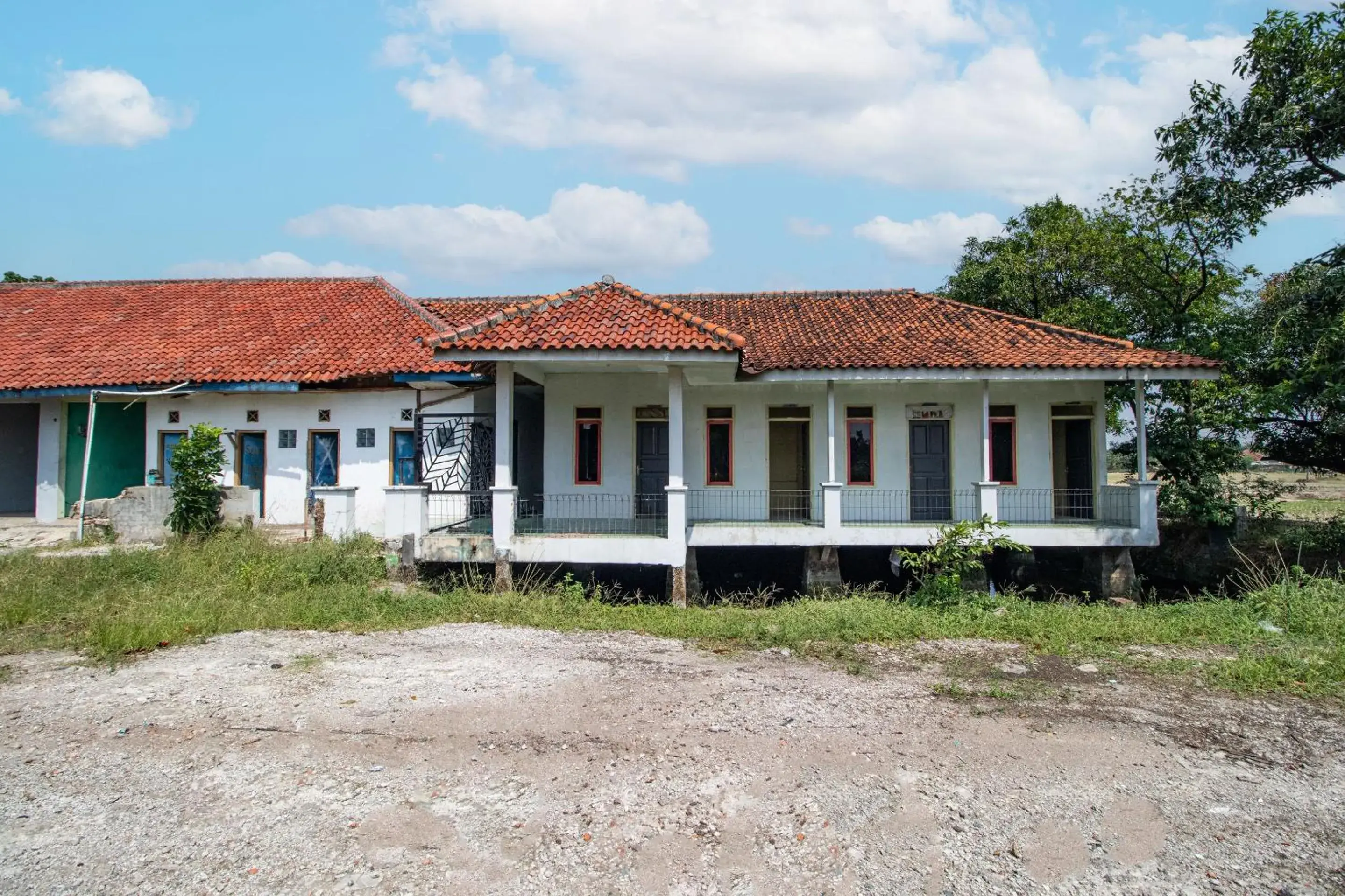 Facade/entrance in Hotel O Al Mahira Syariah Facade/entrance in Hotel O Al Mahira Syariah