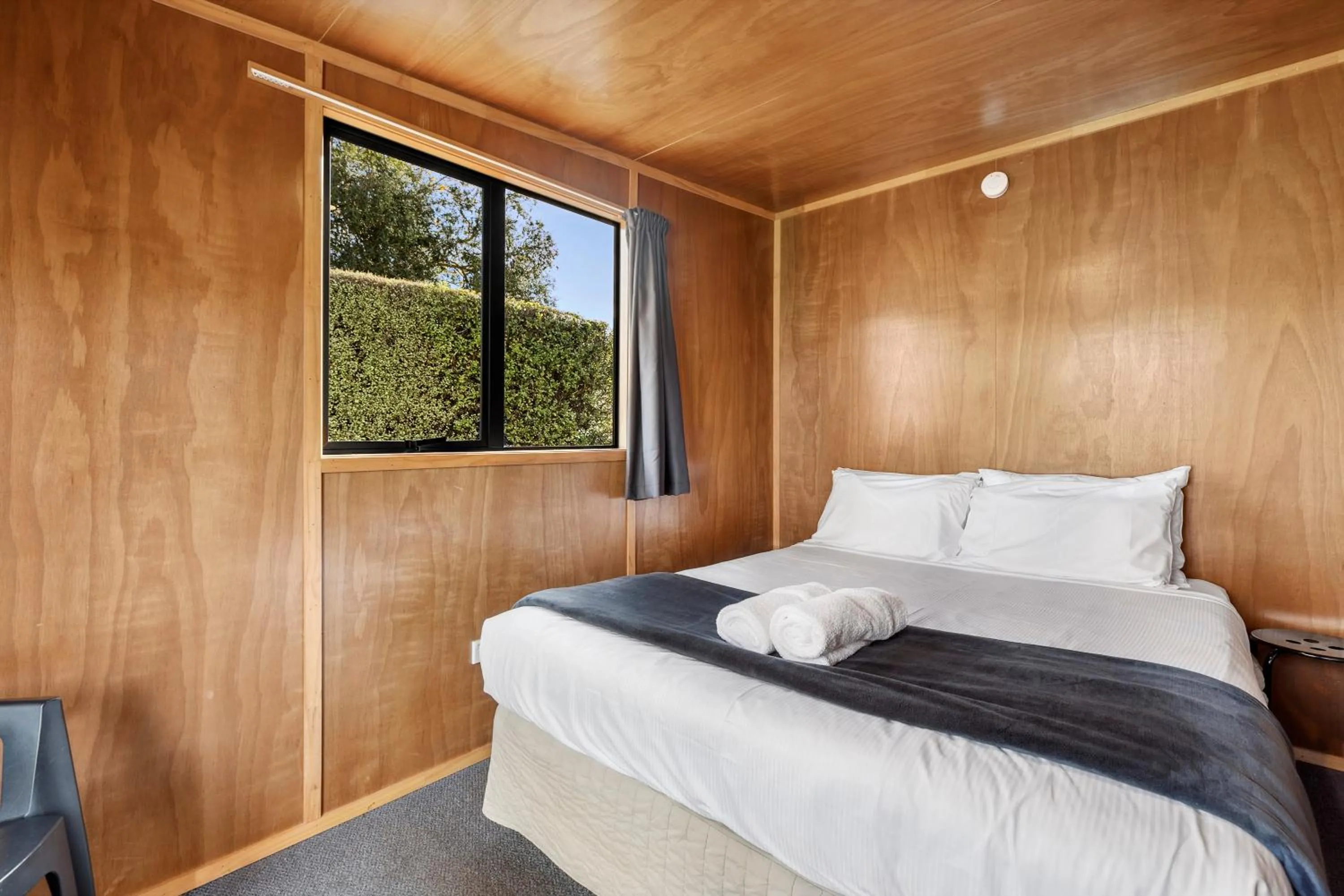 Standard Cabin - External Ensuite in Hampshire Holiday Parks - Wanaka