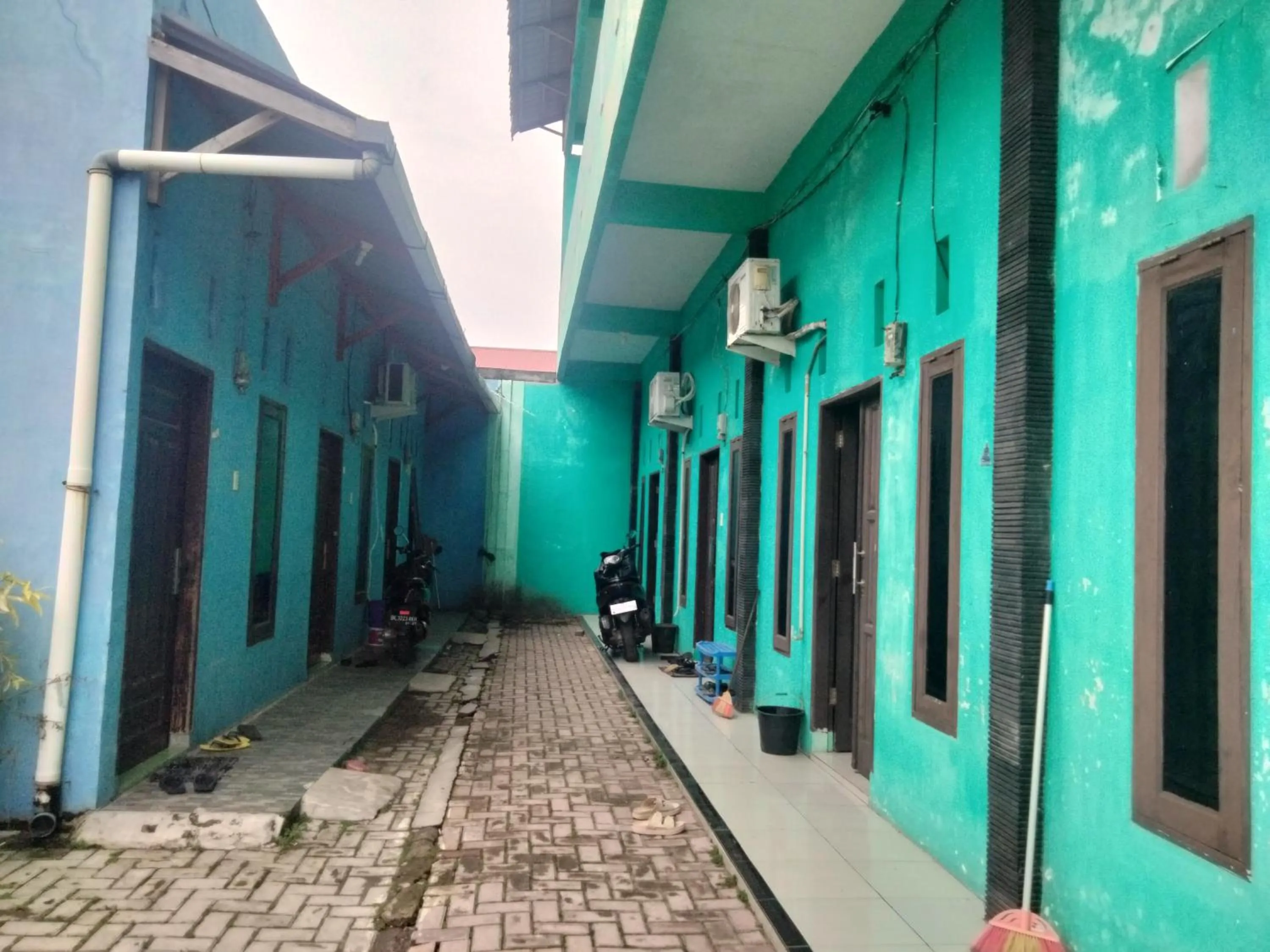 Facade/entrance in Hotel O Nany Asoka Syariah Near Anyong Cafe Studio