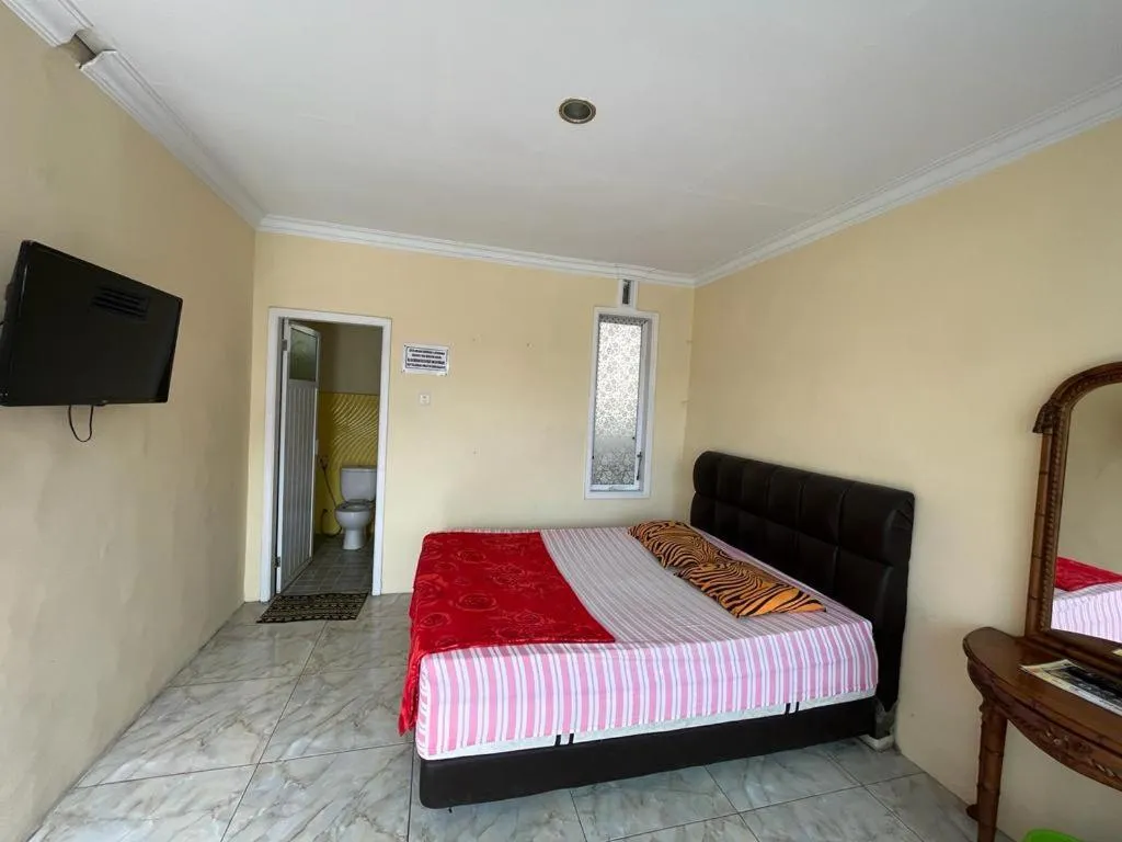 Bedroom, Bed in OYO LIFE 92844 Penginapan Cibodas