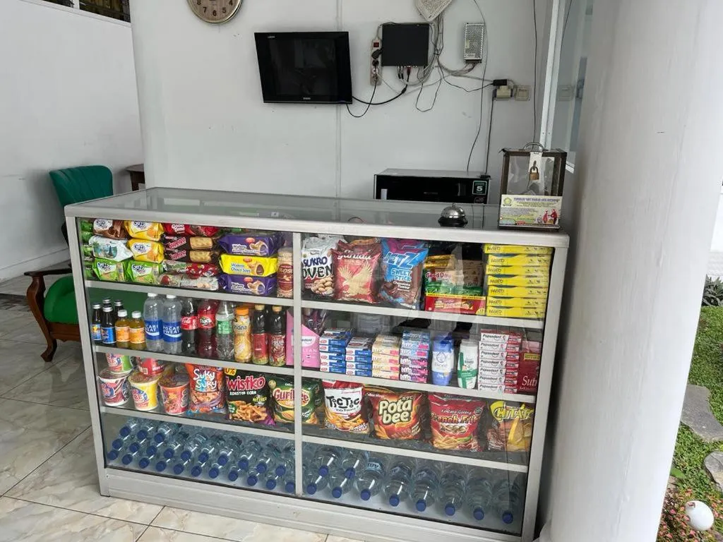 Lobby or reception in OYO LIFE 92844 Penginapan Cibodas