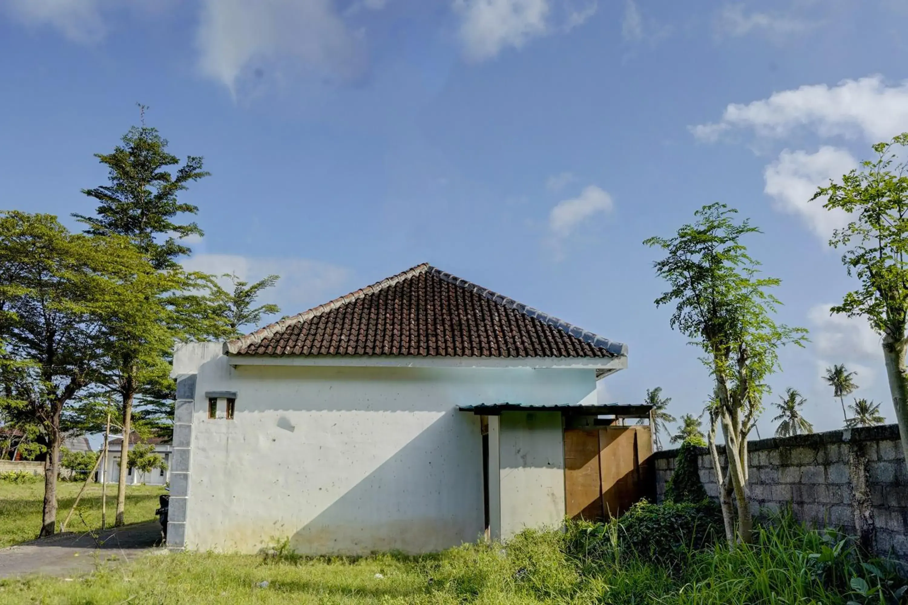 Facade/entrance in Hotel O Griya Sandi Syariah Rogojampi Facade/entrance in Hotel O Griya Sandi Syariah Rogojampi