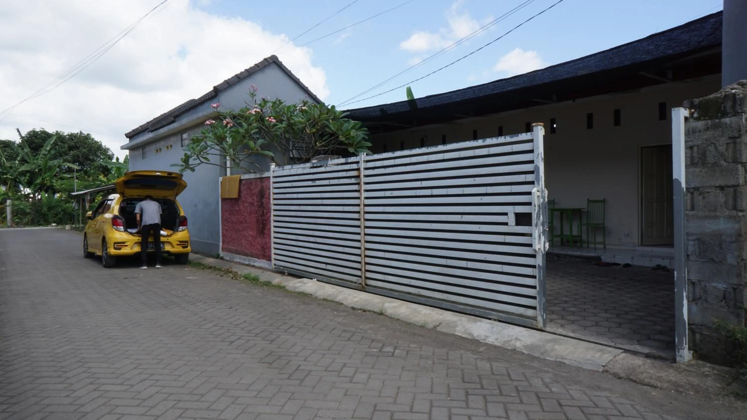 Facade/entrance in Hotel O Hunian 99