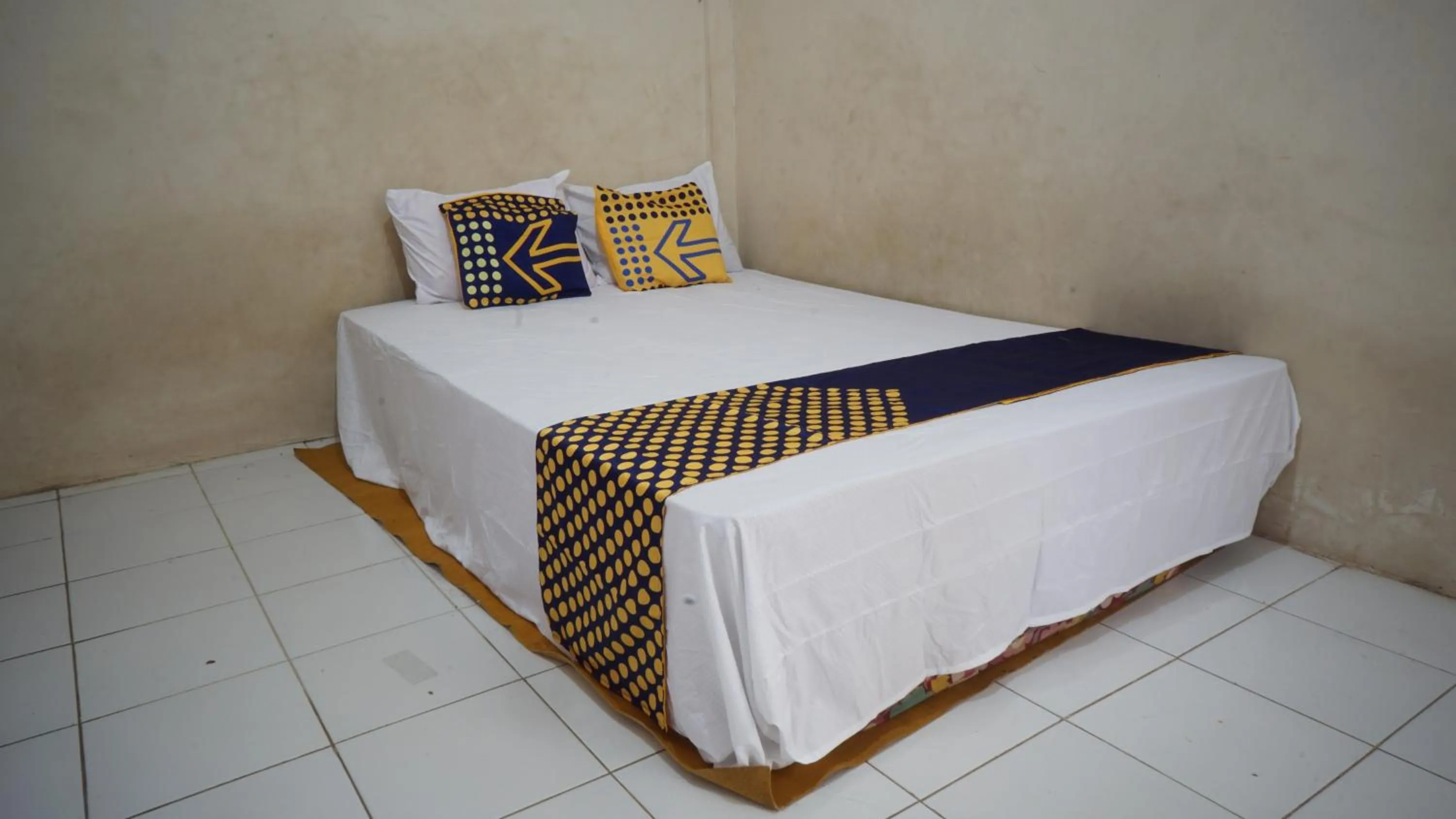 Budget Double Room in Hotel O Hunian 99