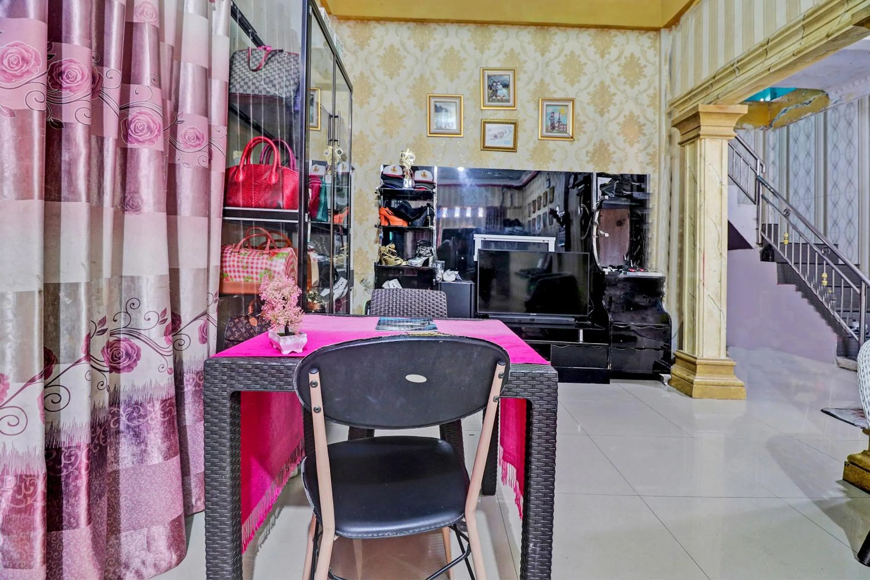 Lobby or reception in Hotel O Rania Kost Simpang Rimbo