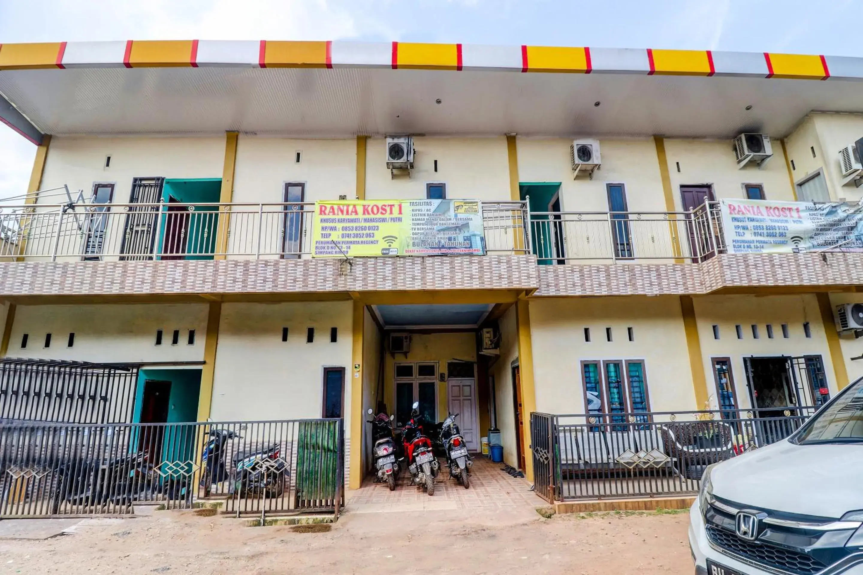 Facade/entrance in Hotel O Rania Kost Simpang Rimbo Facade/entrance in Hotel O Rania Kost Simpang Rimbo