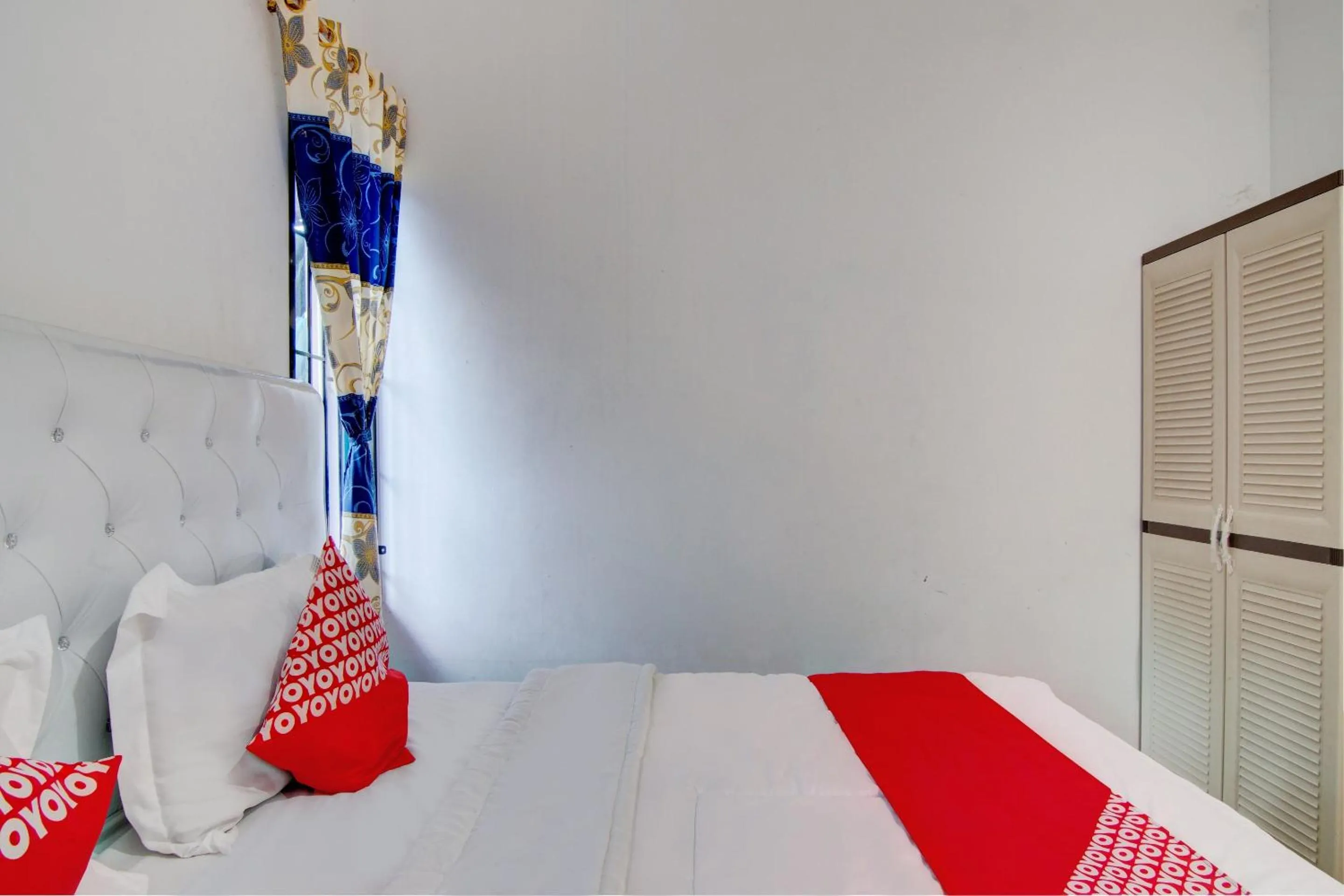 Bedroom, Bed in Hotel O Raya Guest House Syariah