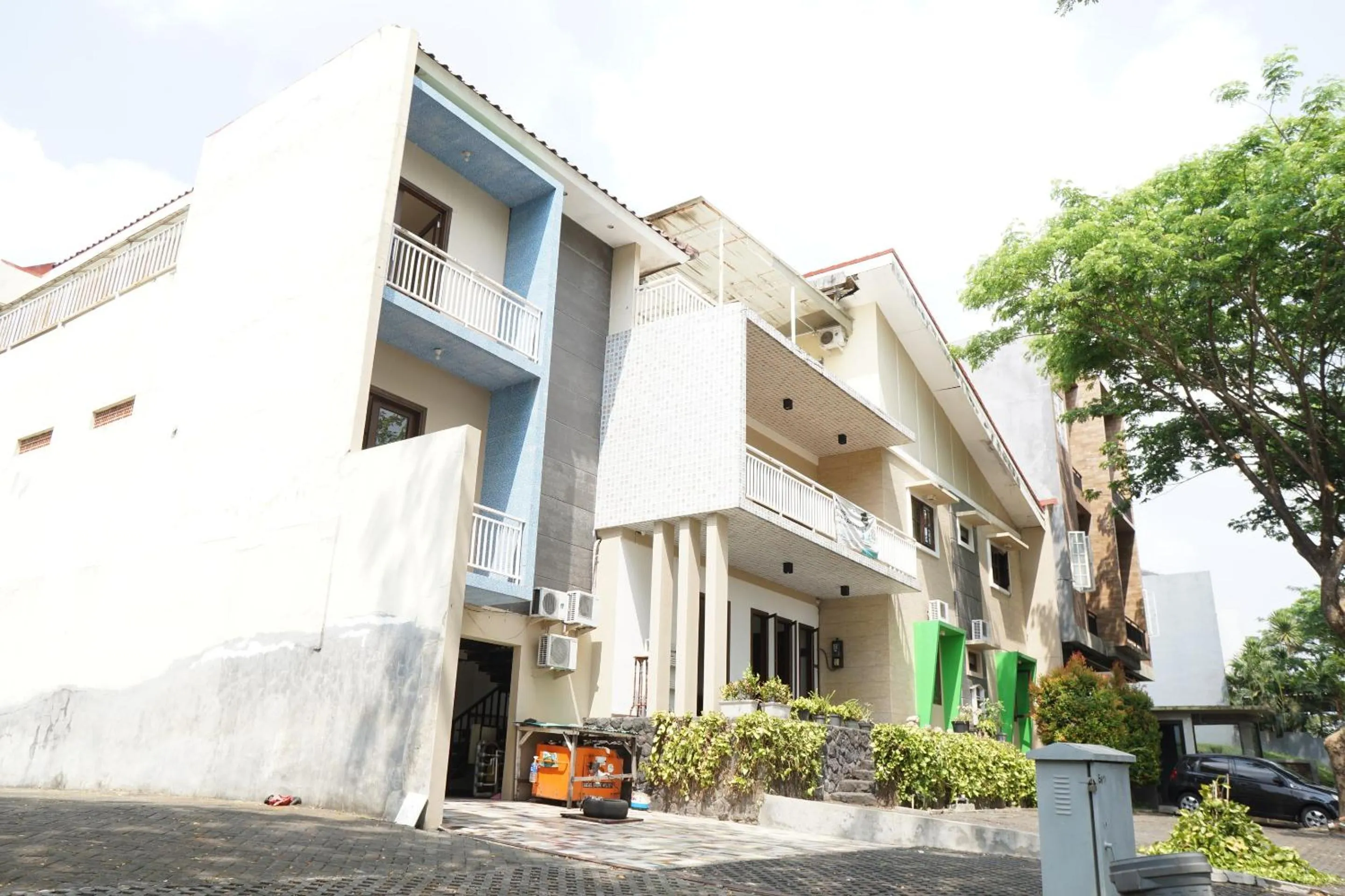 Facade/entrance in OYO 92863 Hotel Blessing