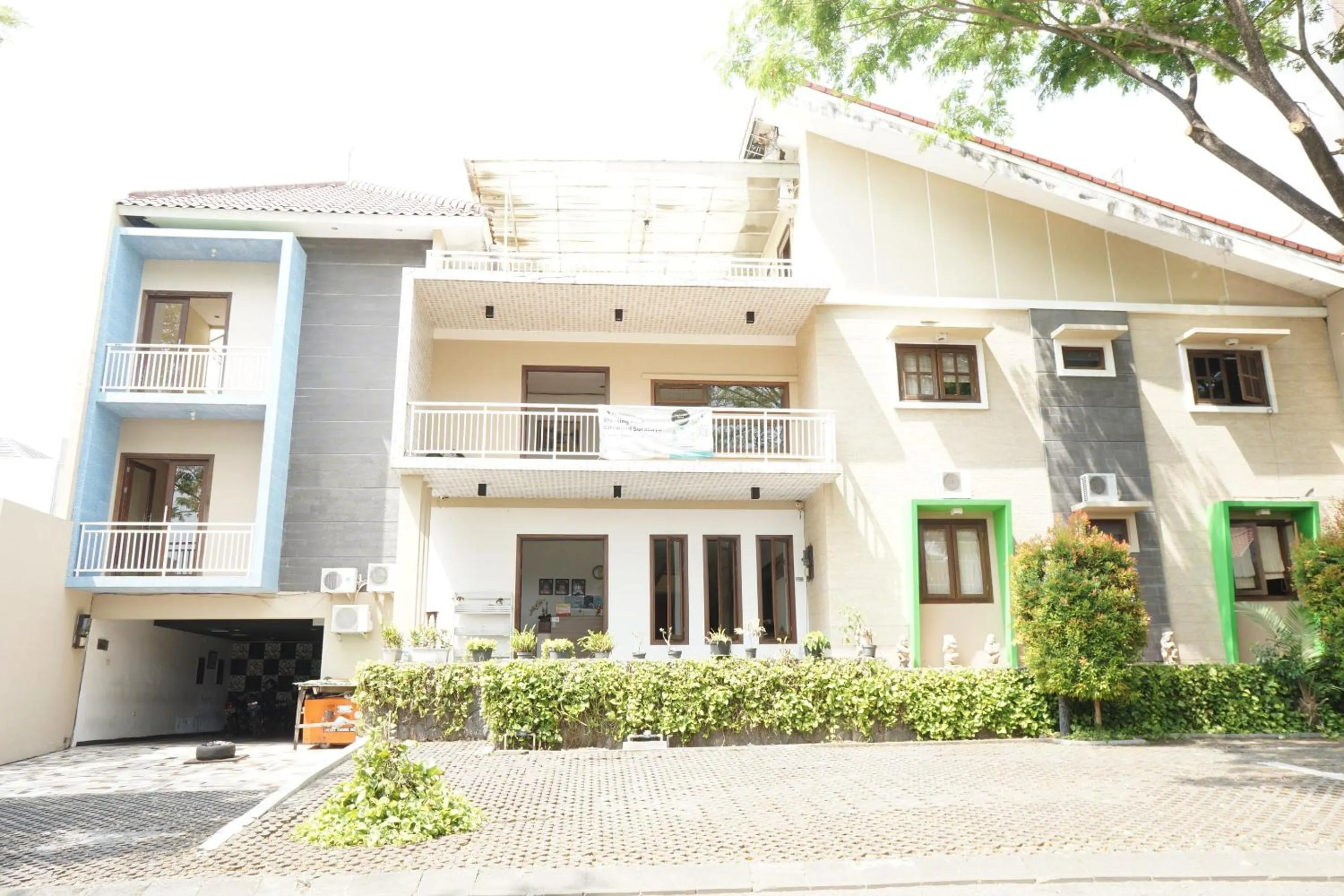 Facade/entrance in OYO 92863 Hotel Blessing