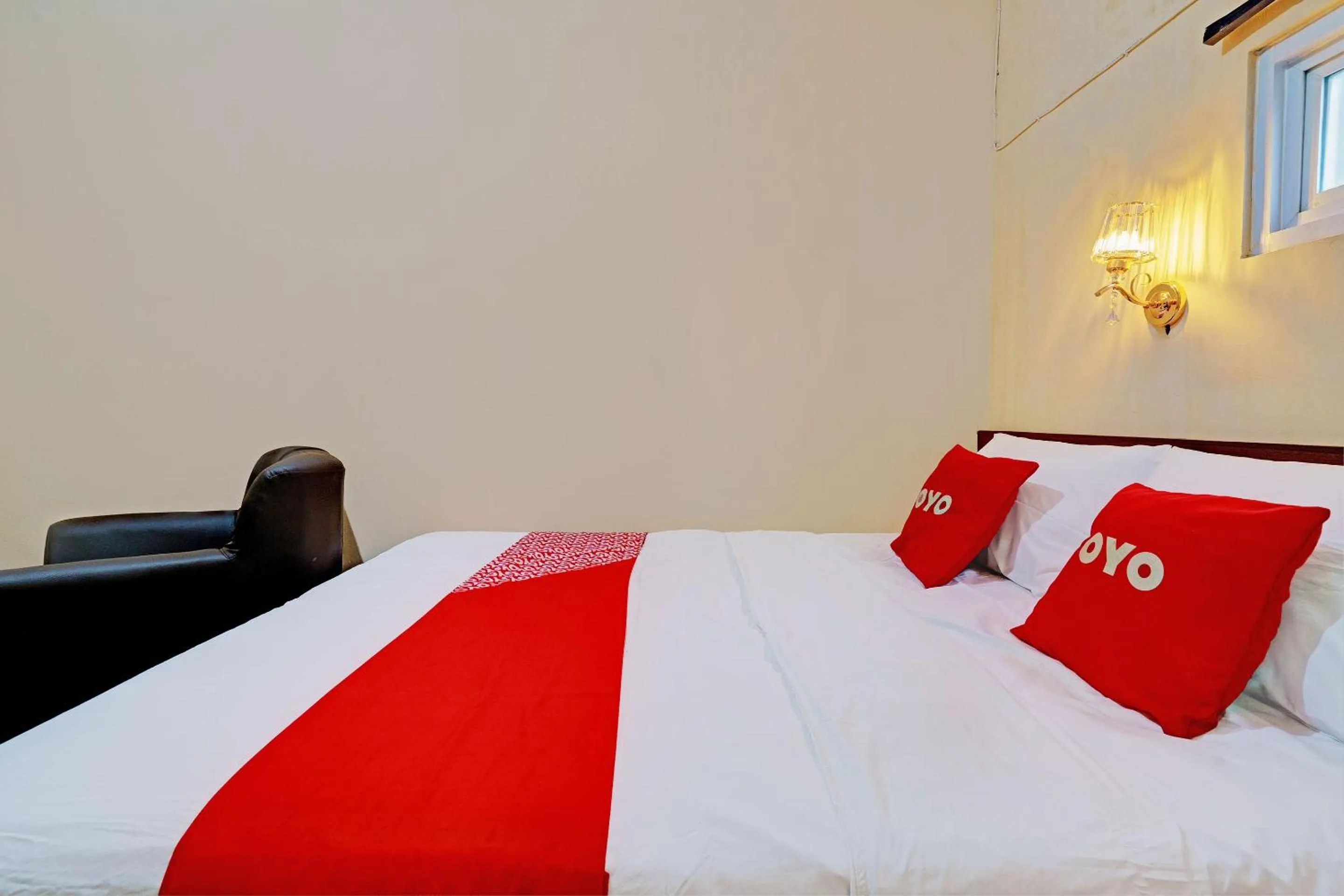 Bedroom in OYO 92871 Ciparay Residence