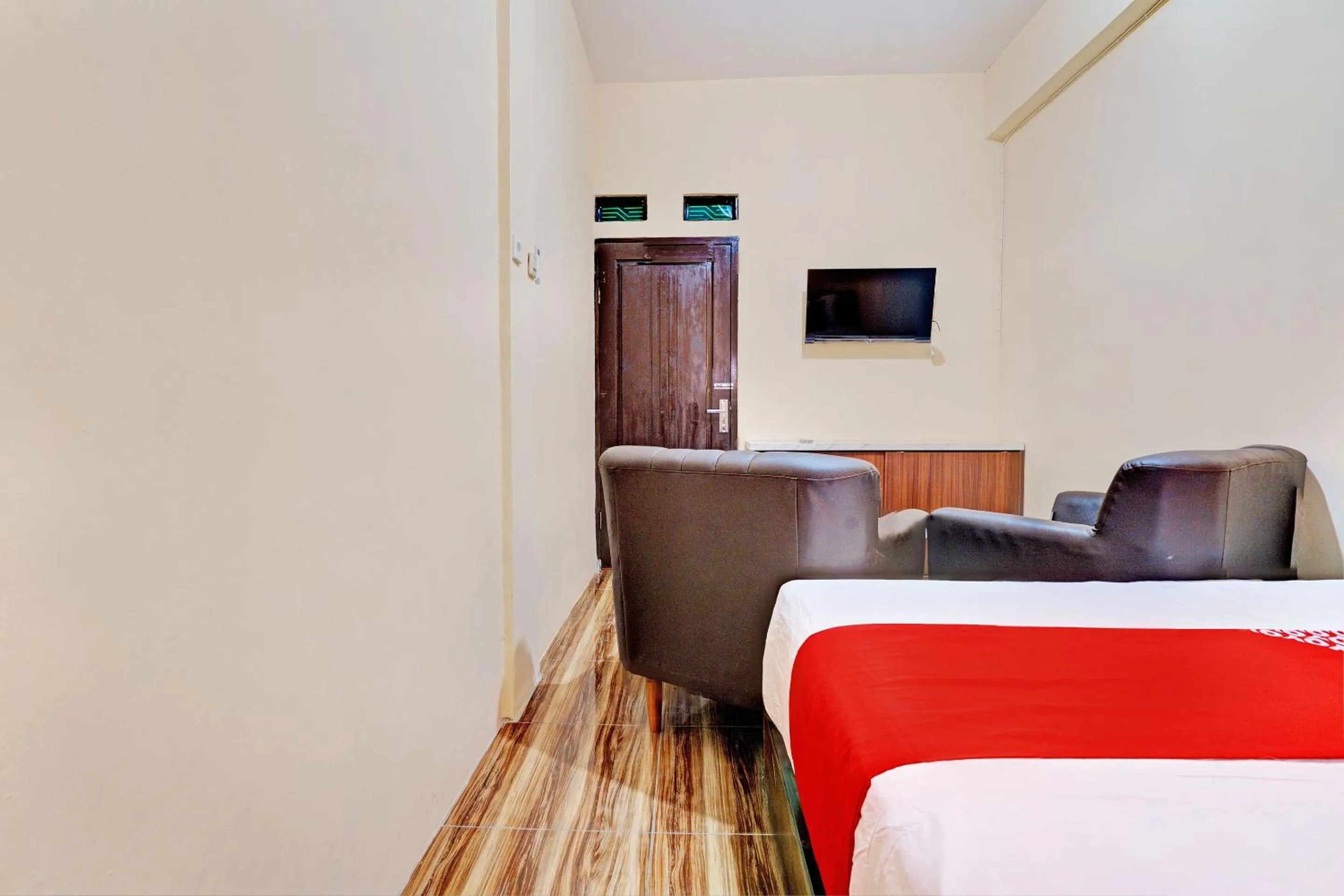 Bedroom in OYO 92871 Ciparay Residence