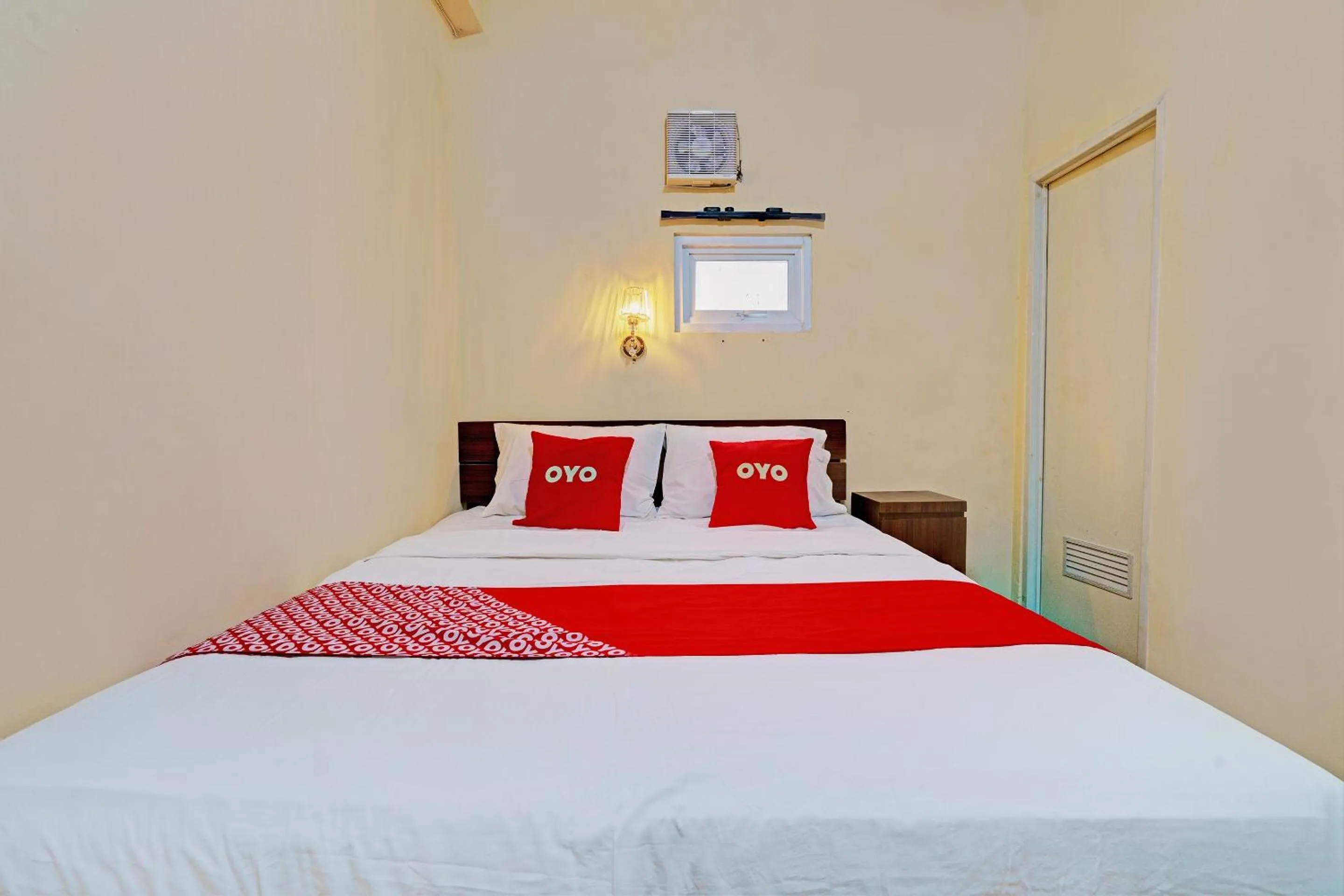 Bedroom in OYO 92871 Ciparay Residence