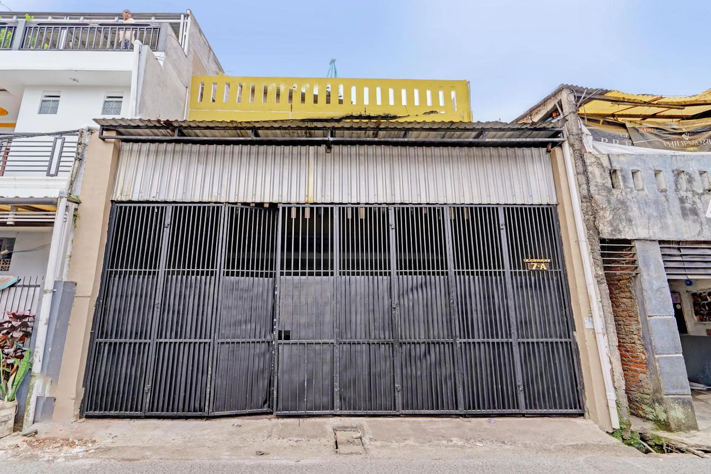 Facade/entrance in OYO 92871 Ciparay Residence