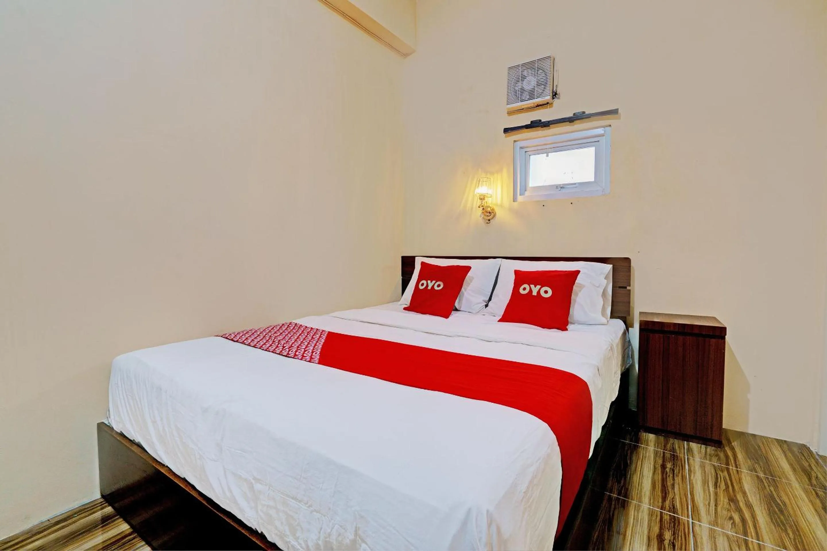 Bedroom in OYO 92871 Ciparay Residence