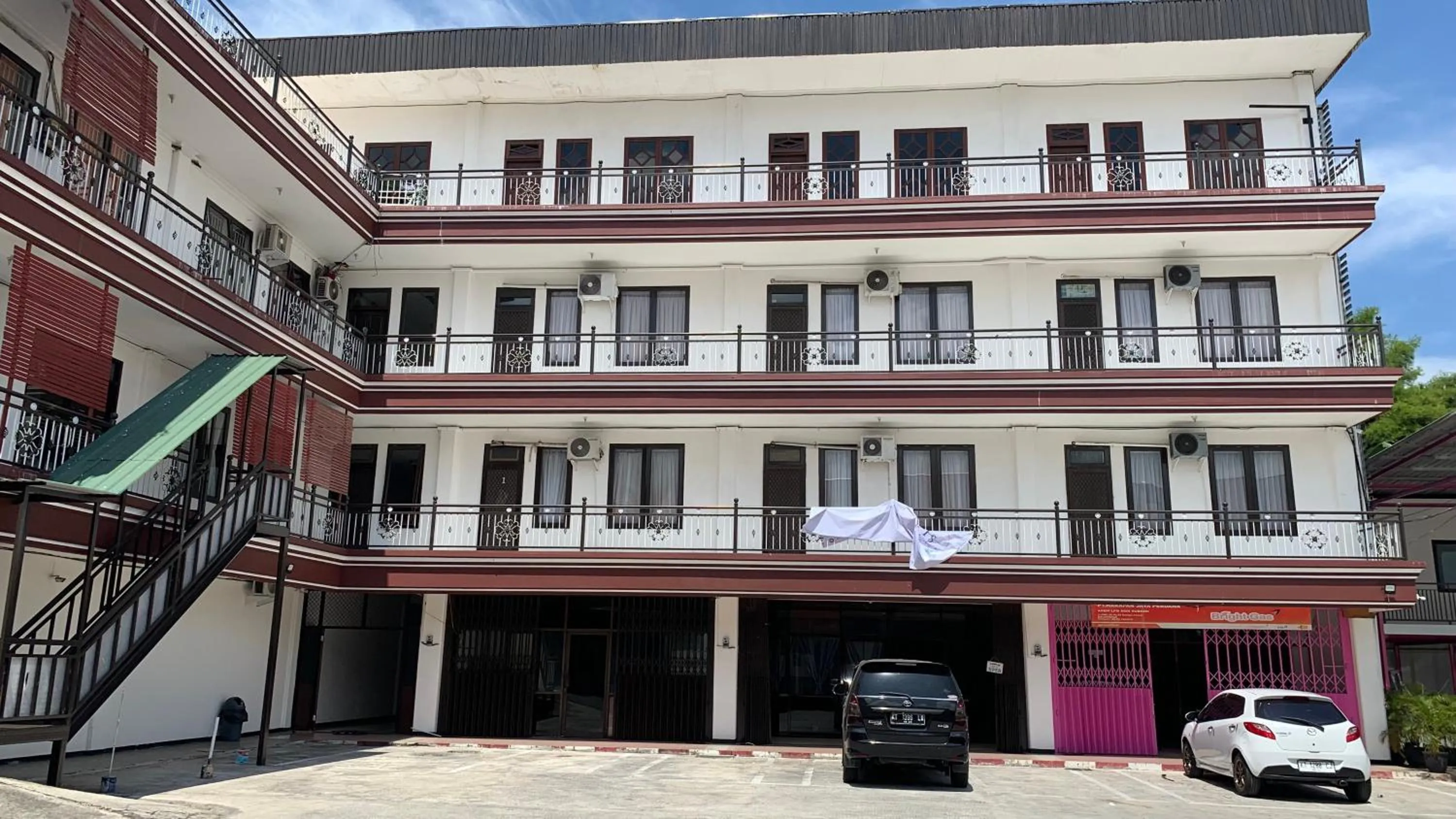 Facade/entrance in Hotel O Guest House Pandita