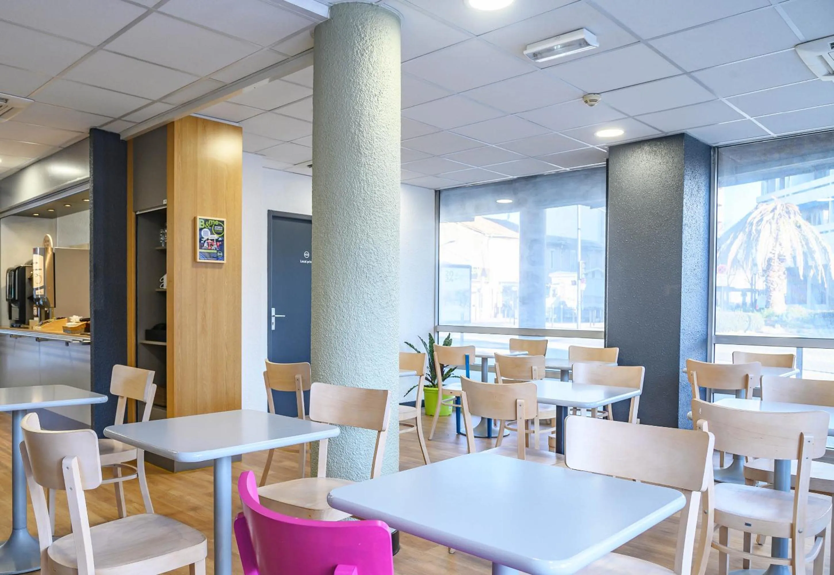 Breakfast in B&B HOTEL Nîmes Centre Arènes