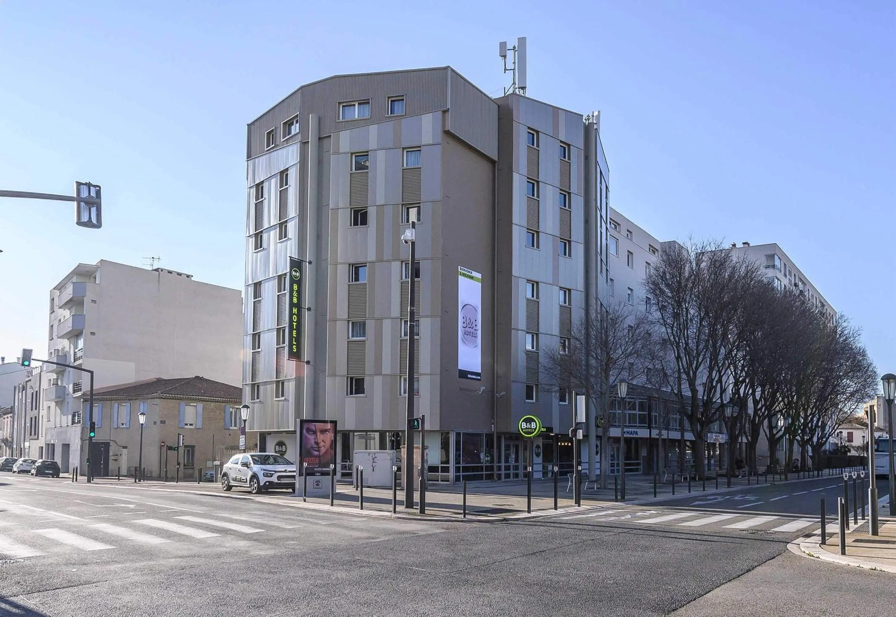 Property building in B&B HOTEL Nîmes Centre Arènes