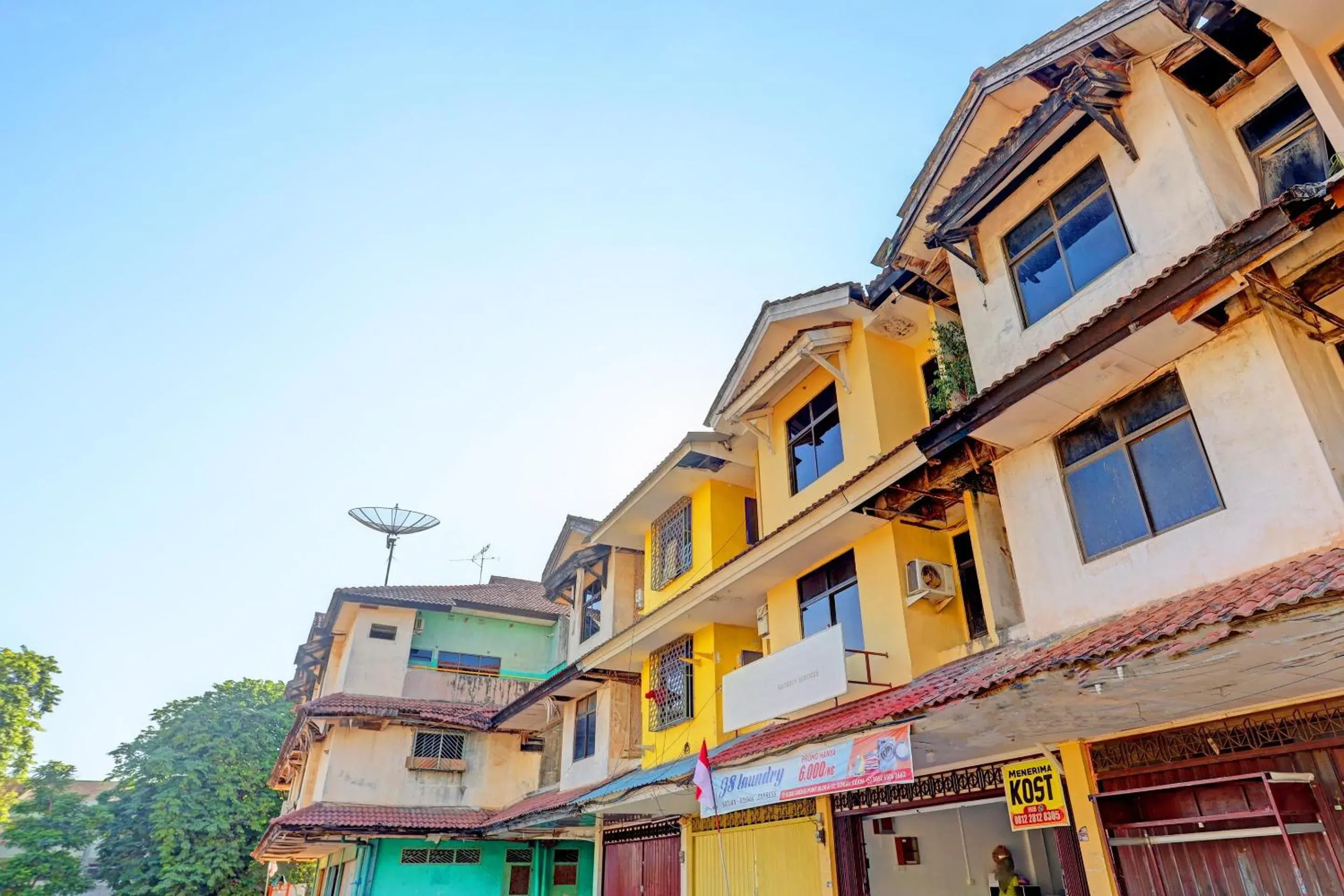 Facade/entrance in Hotel O Pelita StayNearAnugrah Sinar Lautan Facade/entrance in Hotel O Pelita StayNearAnugrah Sinar Lautan