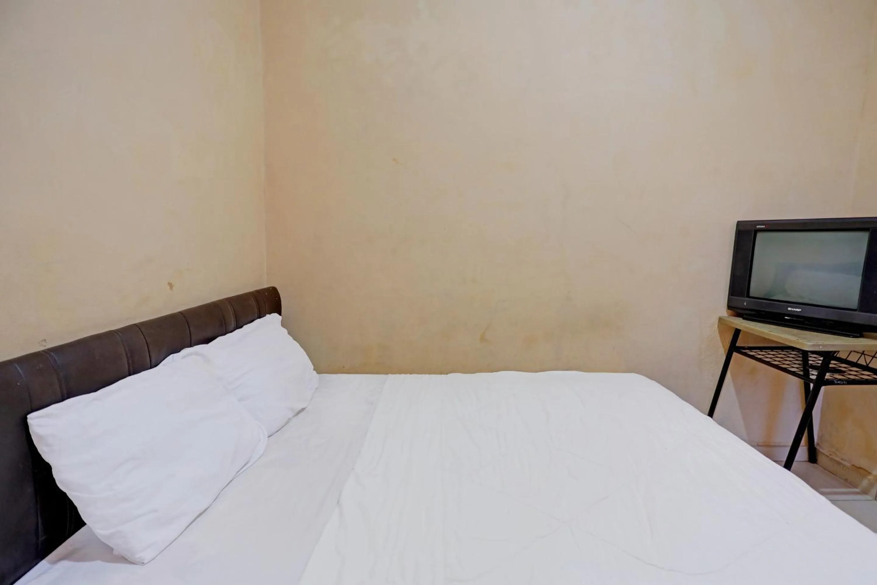 Bedroom, Bed in Hotel O Pelita StayNearAnugrah Sinar Lautan