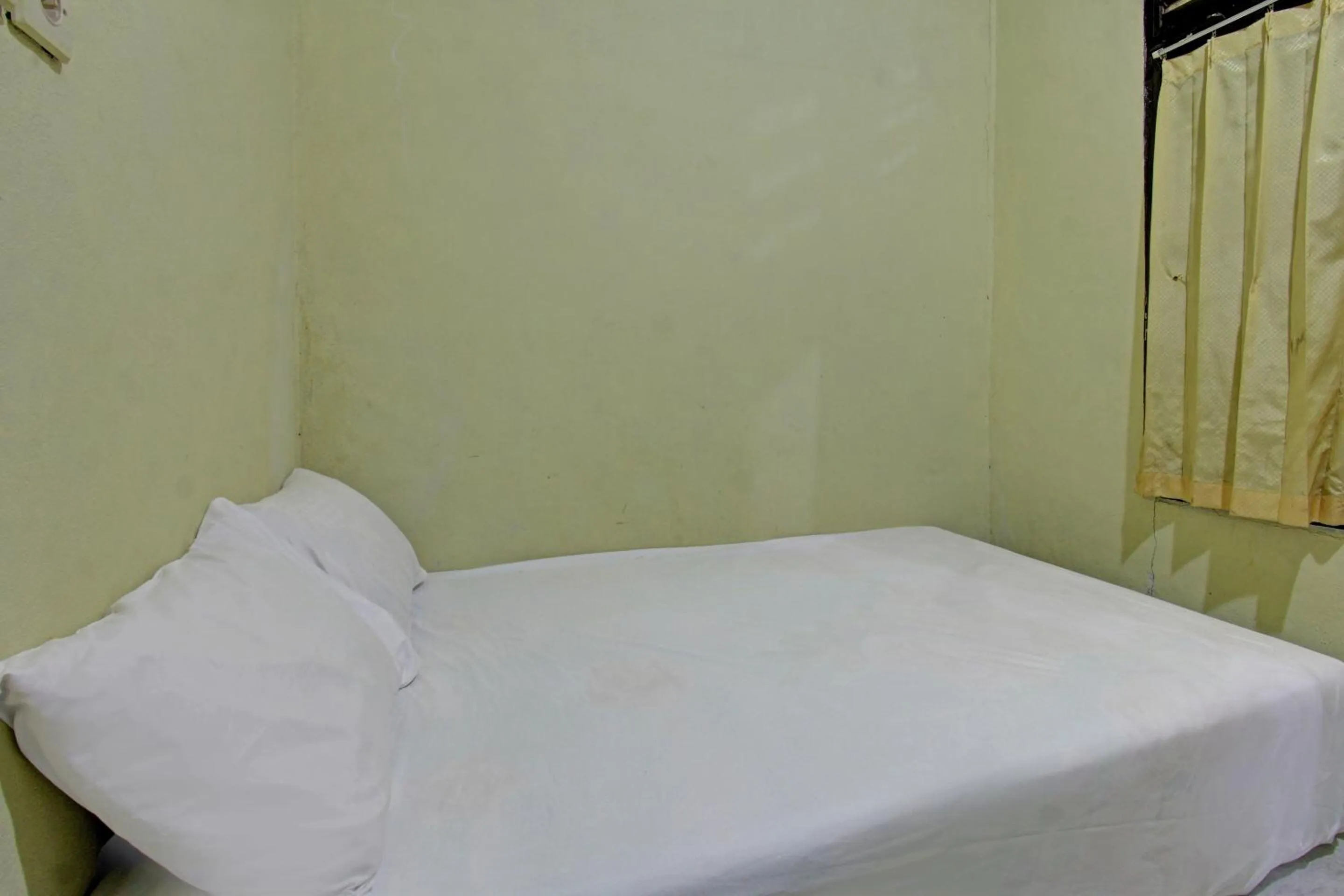 Bedroom, Bed in Hotel O Penginapan 3 Bersaudara Near Pasar Sengkol