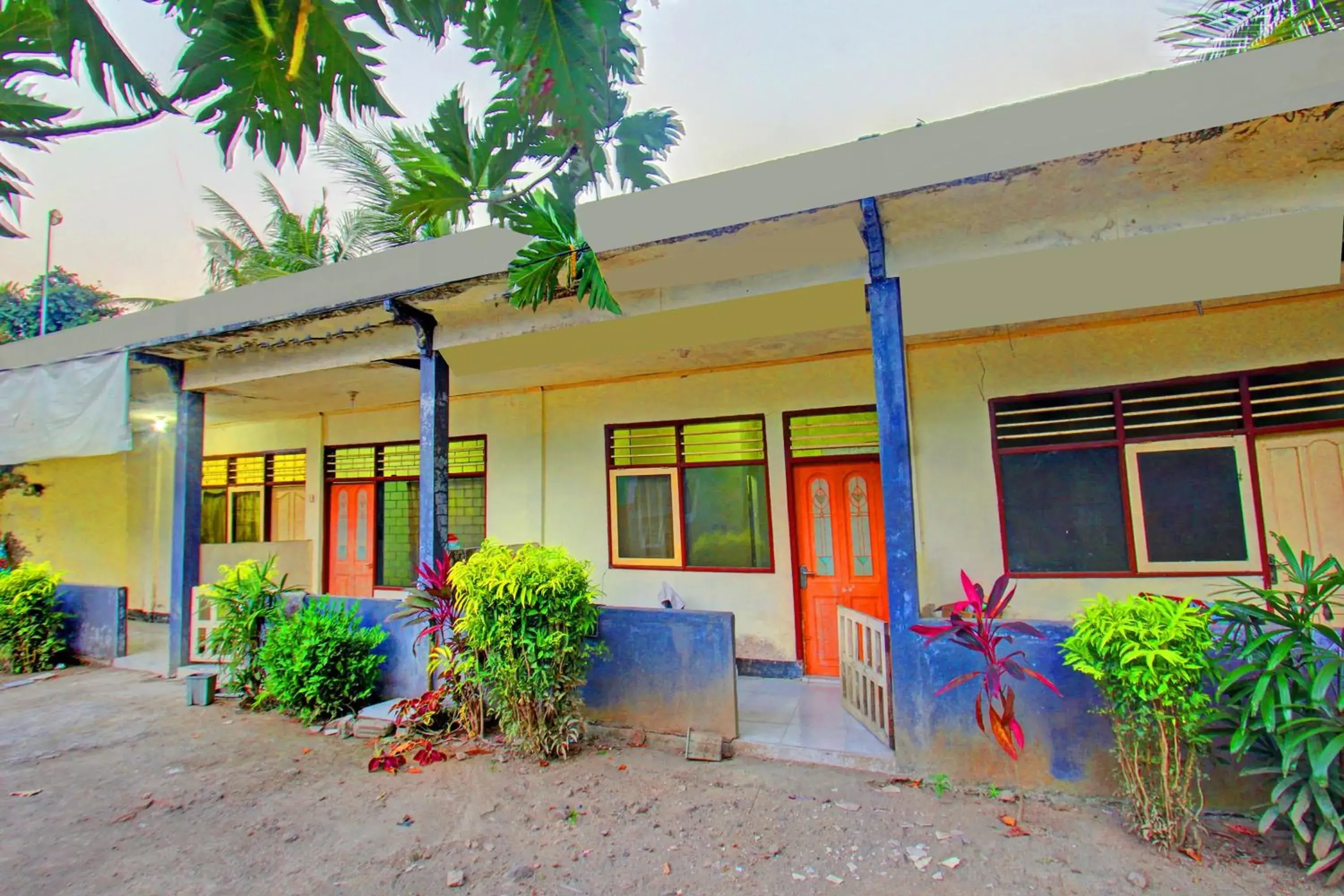 Facade/entrance in Hotel O Penginapan 3 Bersaudara Near Pasar Sengkol Facade/entrance in Hotel O Penginapan 3 Bersaudara Near Pasar Sengkol