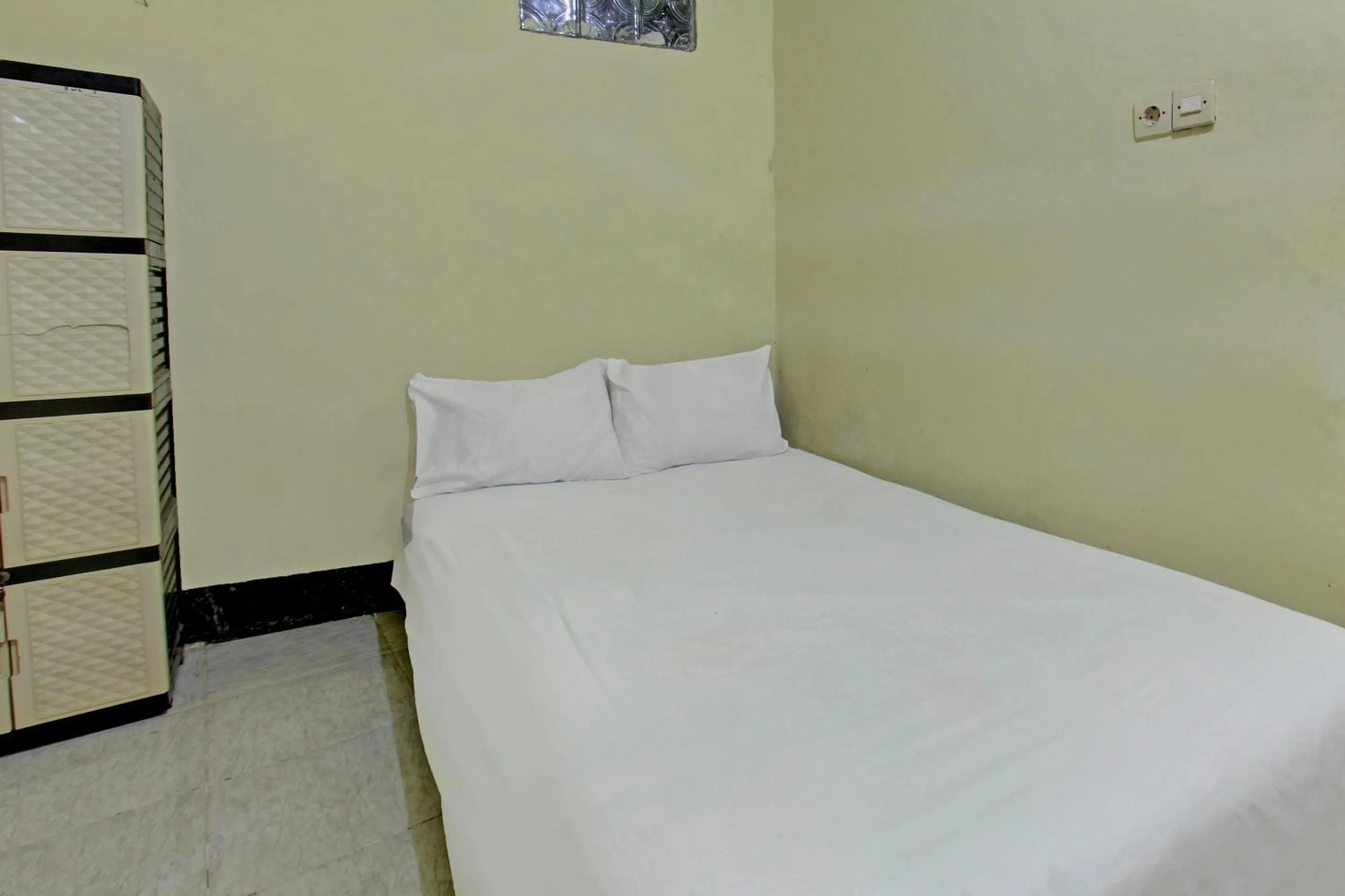 Bedroom, Bed in Hotel O Penginapan 3 Bersaudara Near Pasar Sengkol