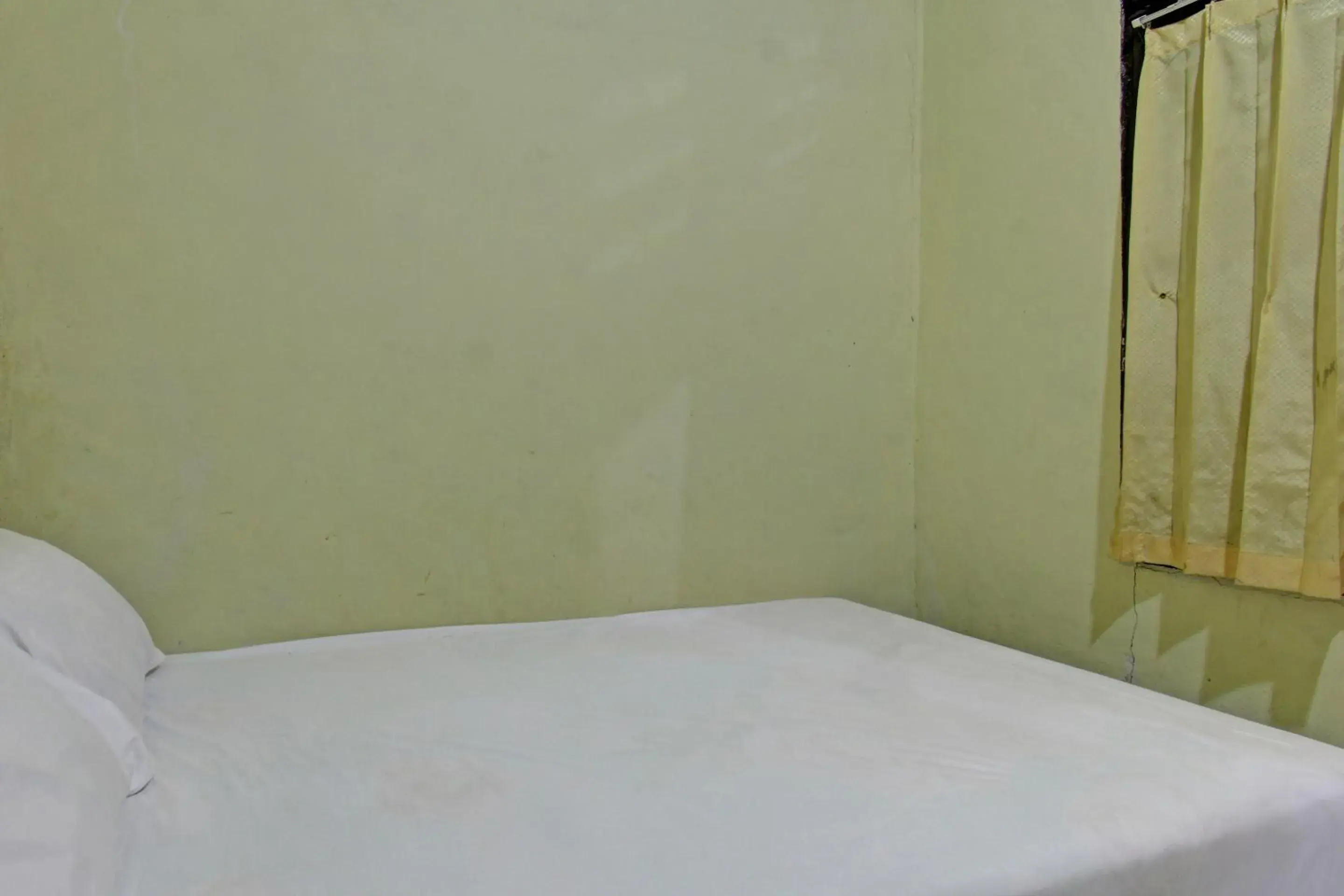 Bedroom, Bed in Hotel O Penginapan 3 Bersaudara Near Pasar Sengkol Bedroom, Bed in Hotel O Penginapan 3 Bersaudara Near Pasar Sengkol