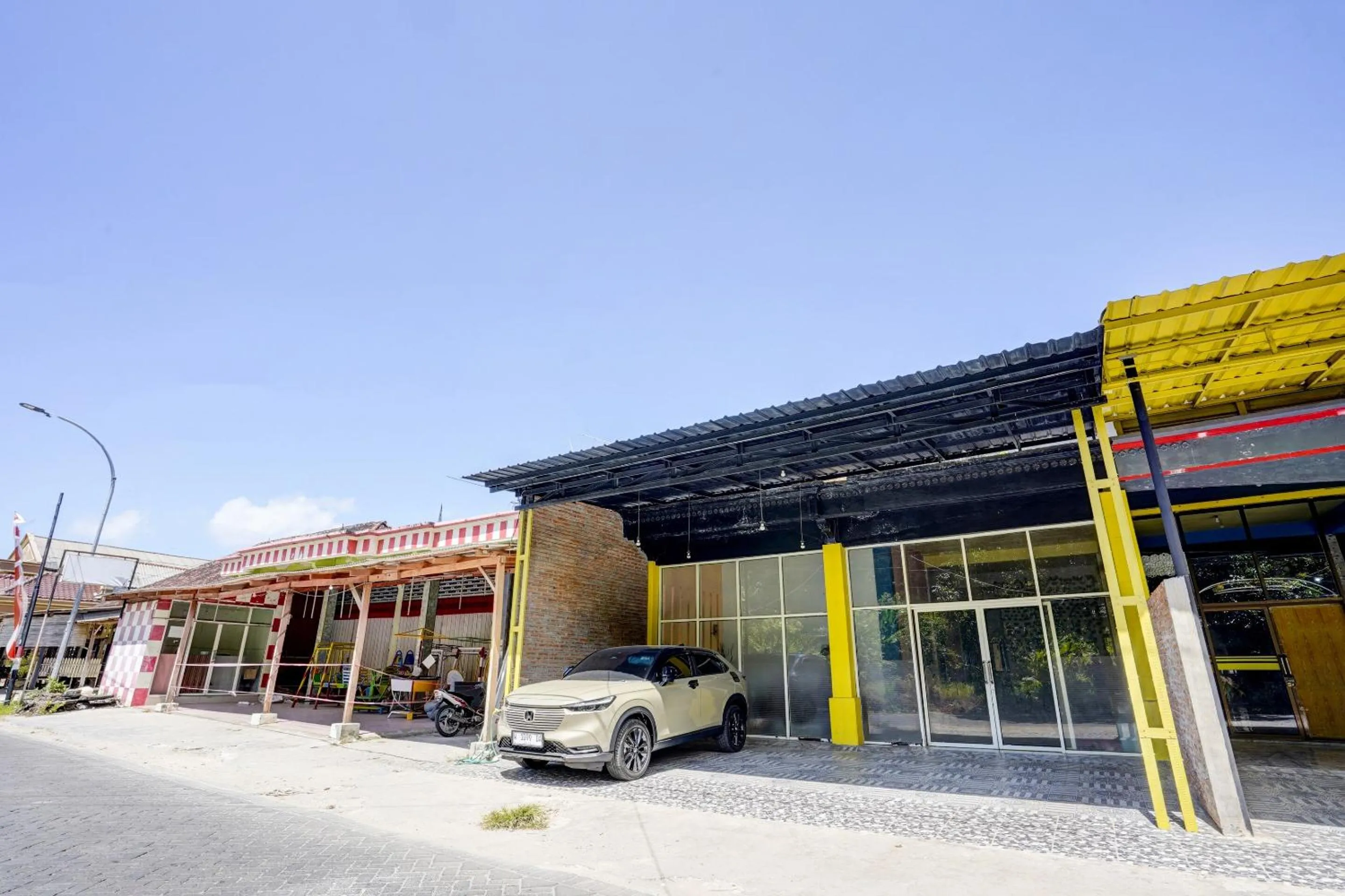 Facade/entrance in Hotel O Senja Syariah