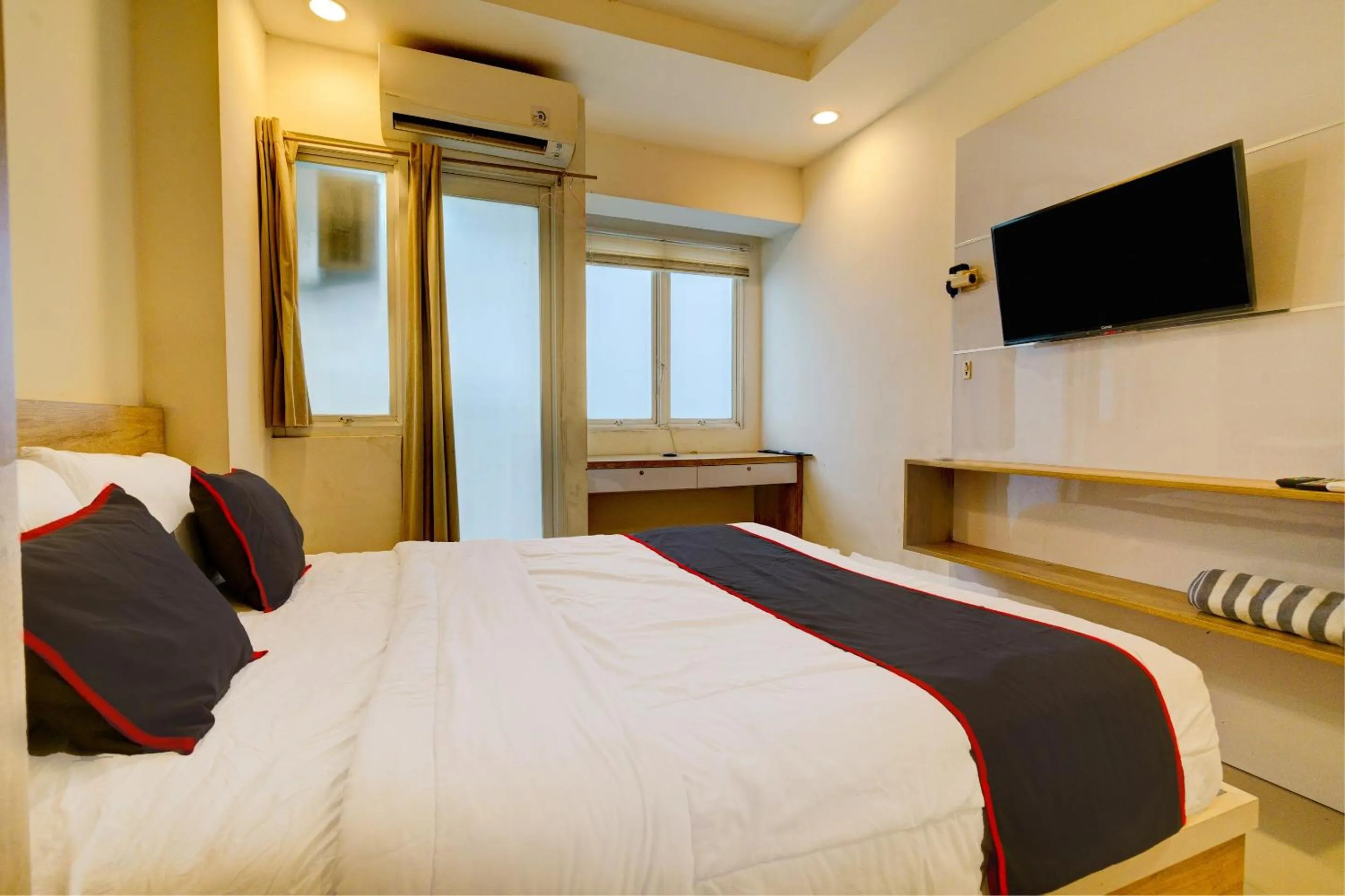Bedroom in Collection O 92870 Apartement Grand Sentraland Karawang By Ipul
