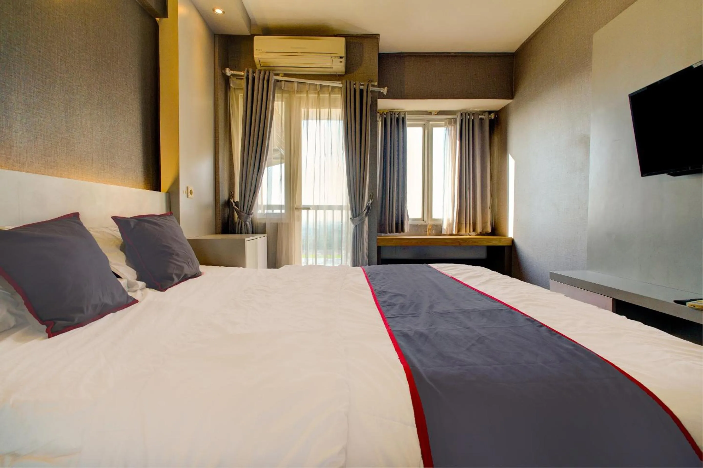 Bedroom in Collection O 92870 Apartement Grand Sentraland Karawang By Ipul