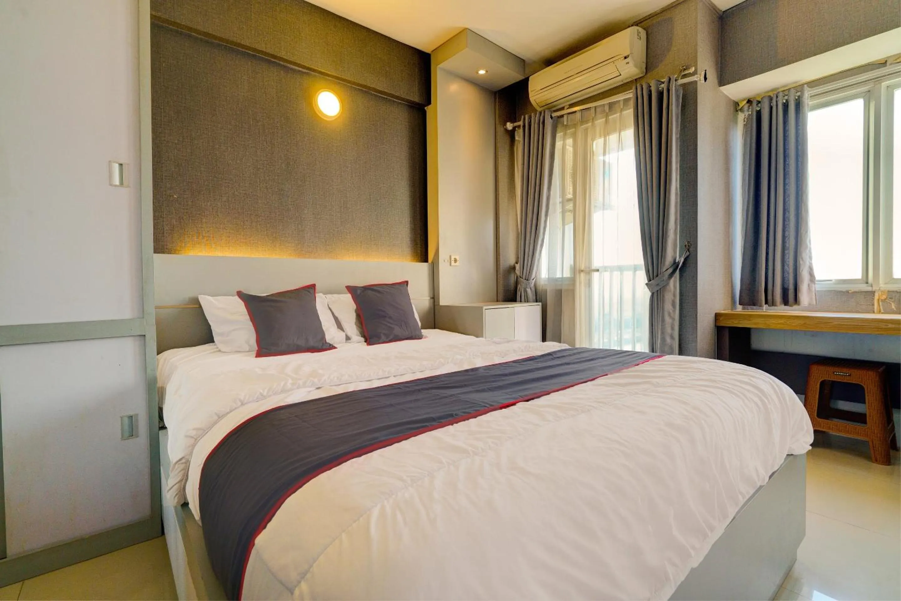 Bedroom in Collection O 92870 Apartement Grand Sentraland Karawang By Ipul