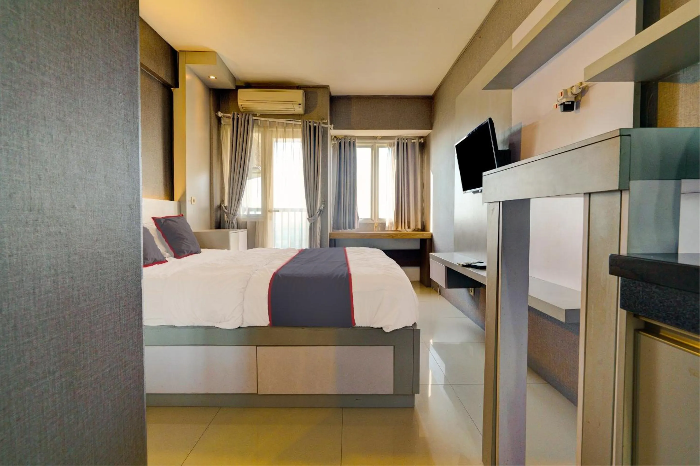 Bedroom in Collection O 92870 Apartement Grand Sentraland Karawang By Ipul