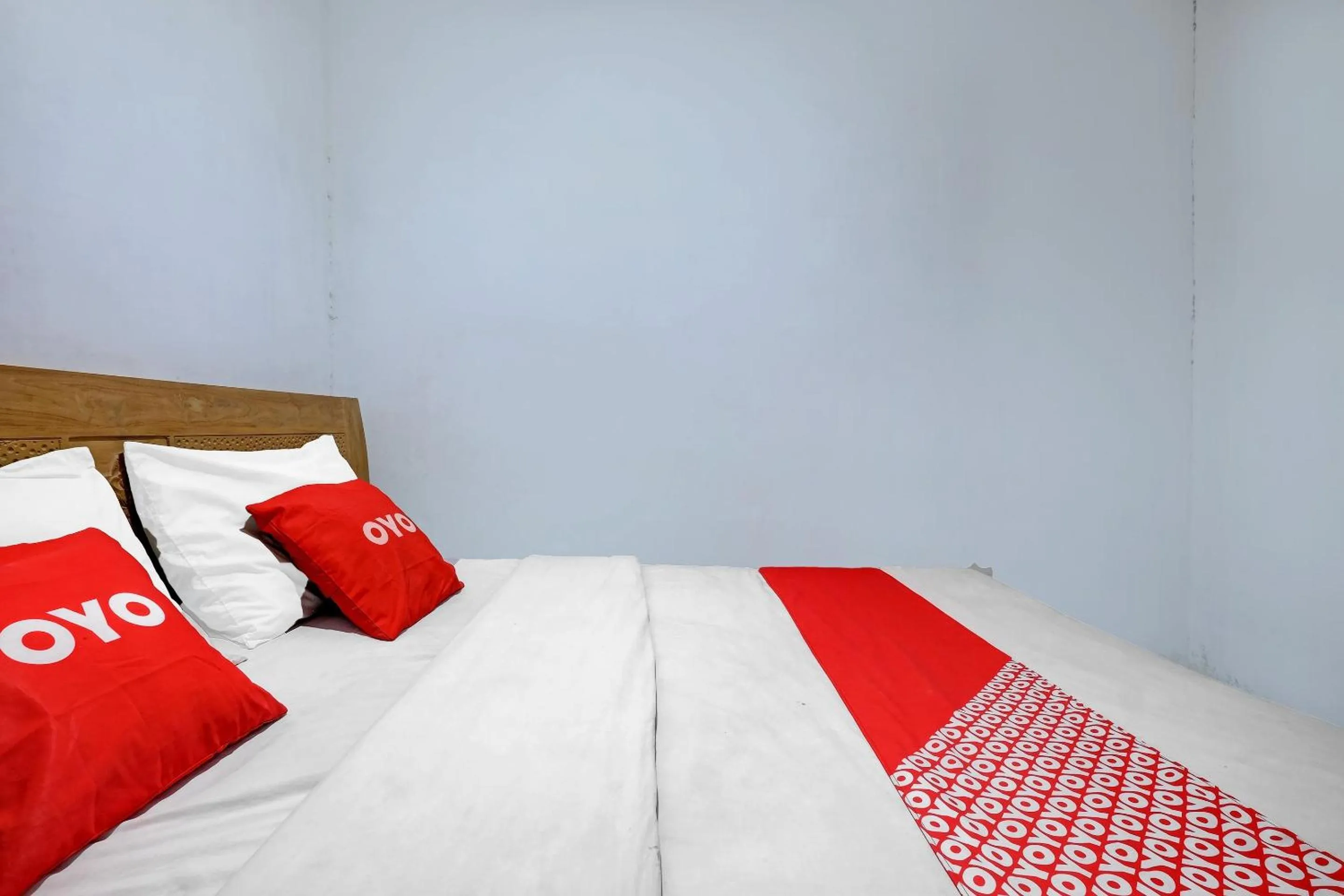 Bedroom, Bed in OYO Life 92877 Hotel Rainbow 7296