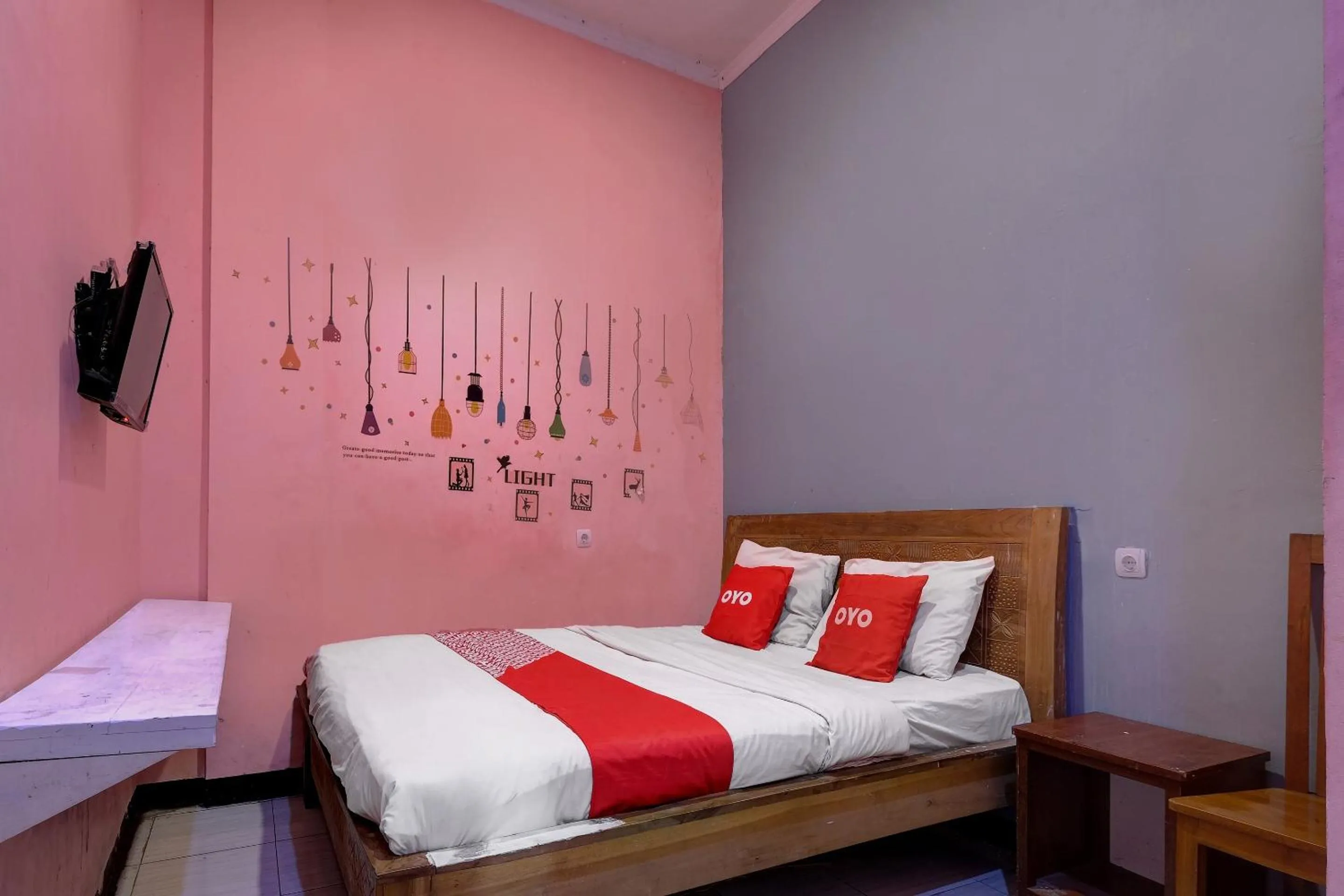 Bedroom, Bed in OYO Life 92877 Hotel Rainbow 7296