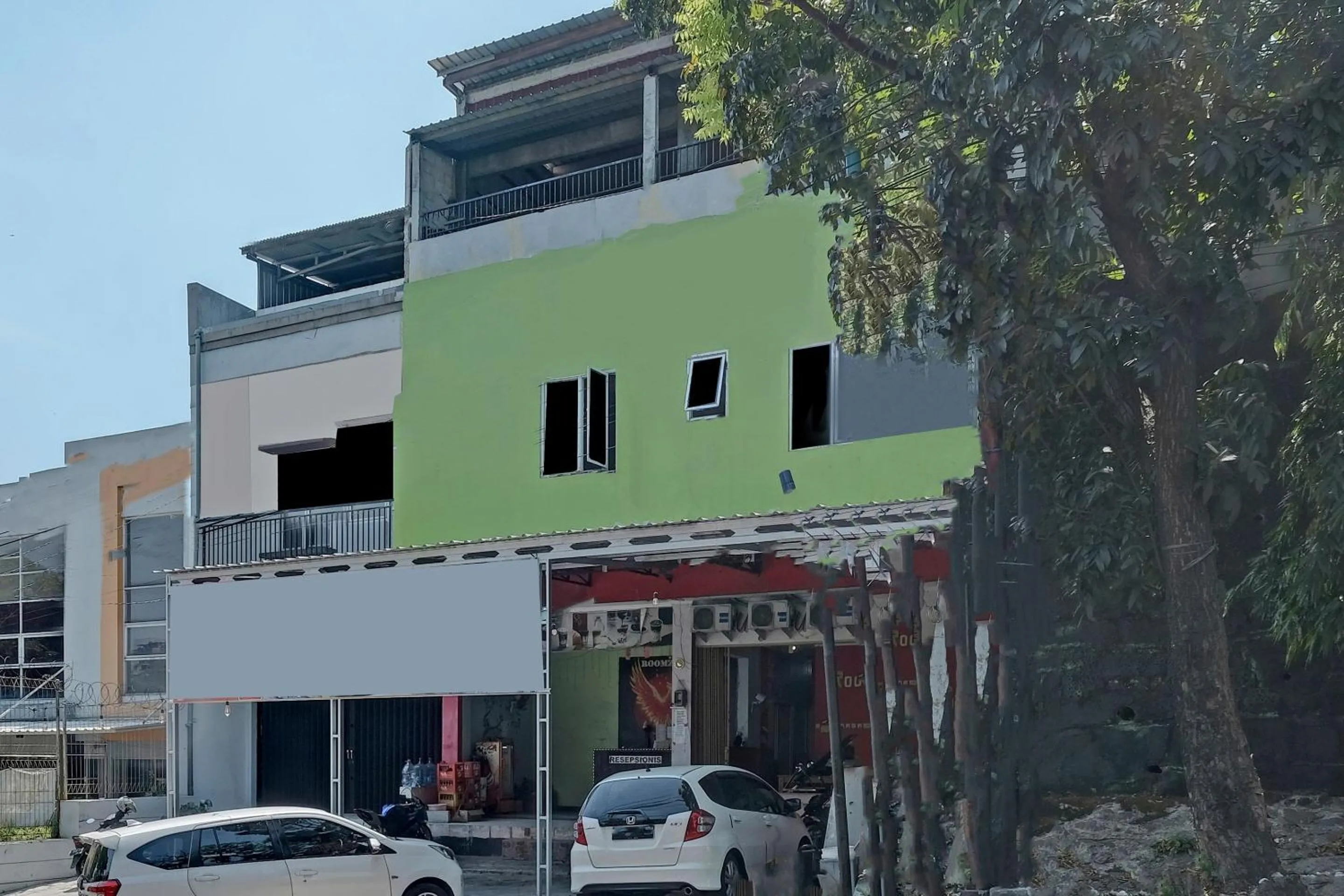 Facade/entrance in OYO Life 92877 Hotel Rainbow 7296