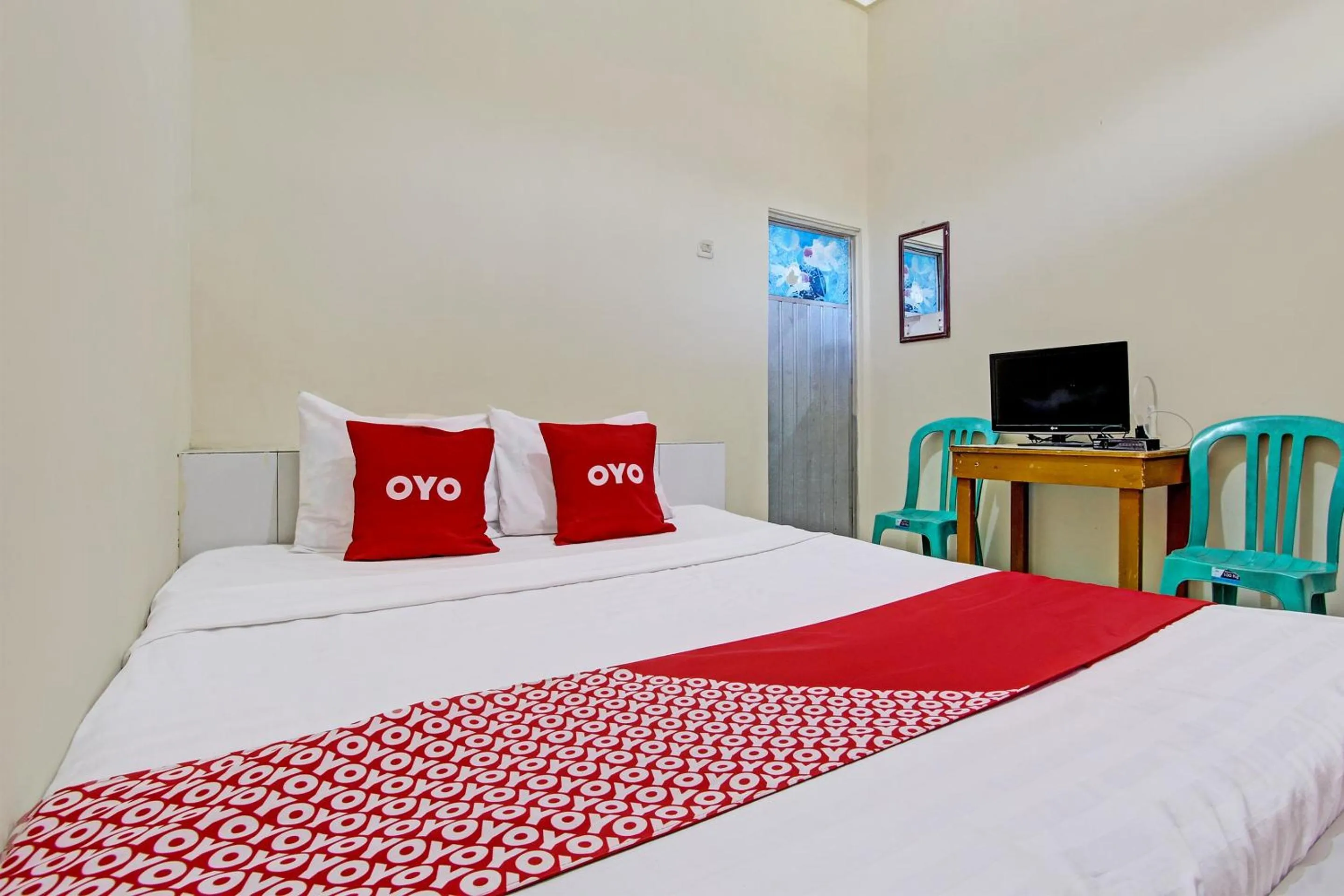Bedroom in OYO 92884 Agustha Homestay