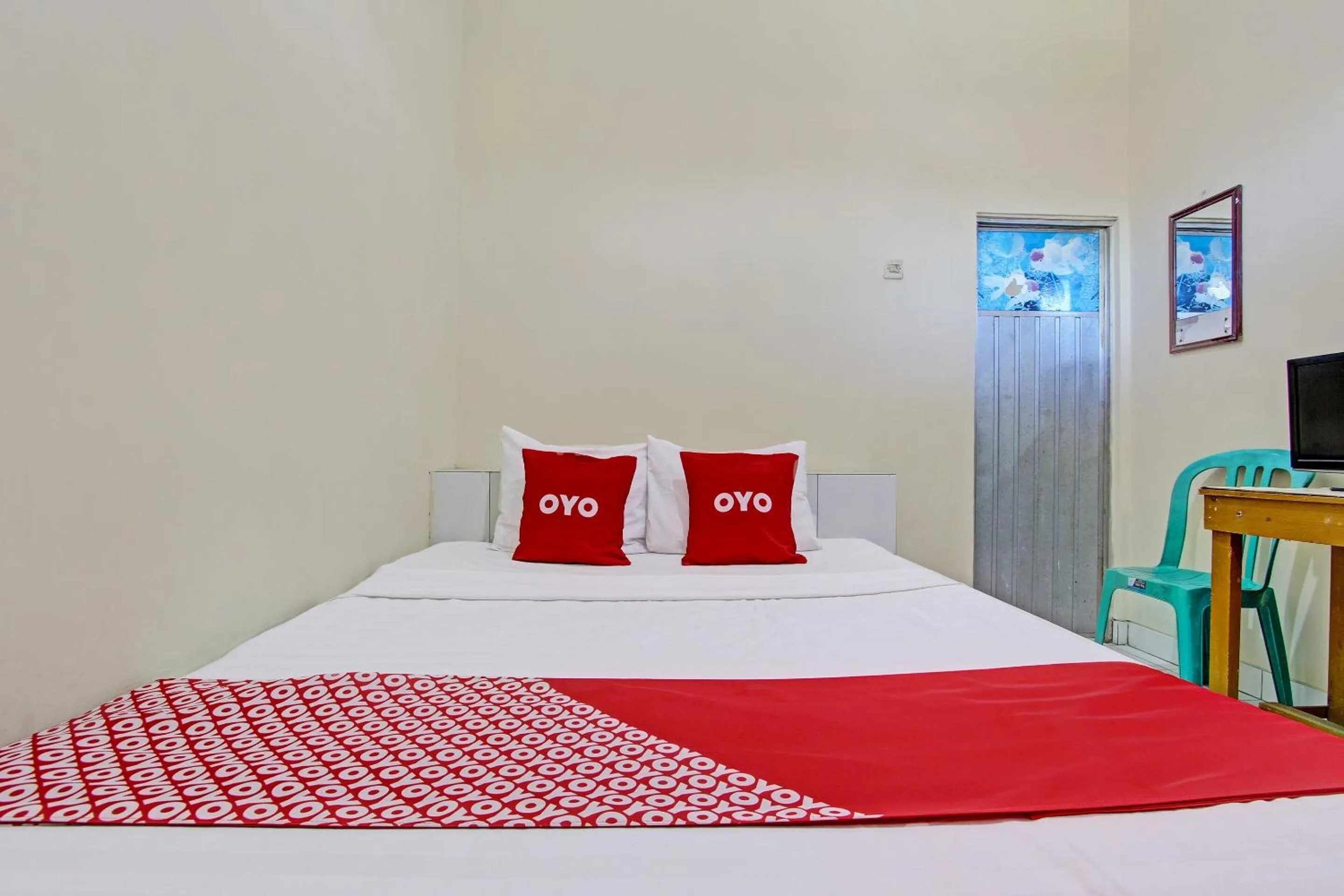 Bedroom in OYO 92884 Agustha Homestay