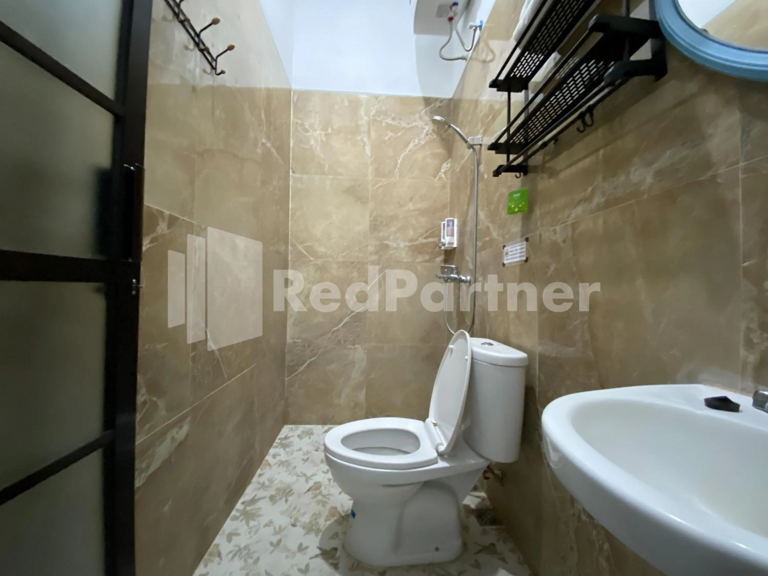 Bathroom in House n Coffee 55 Temanggung RedPartner