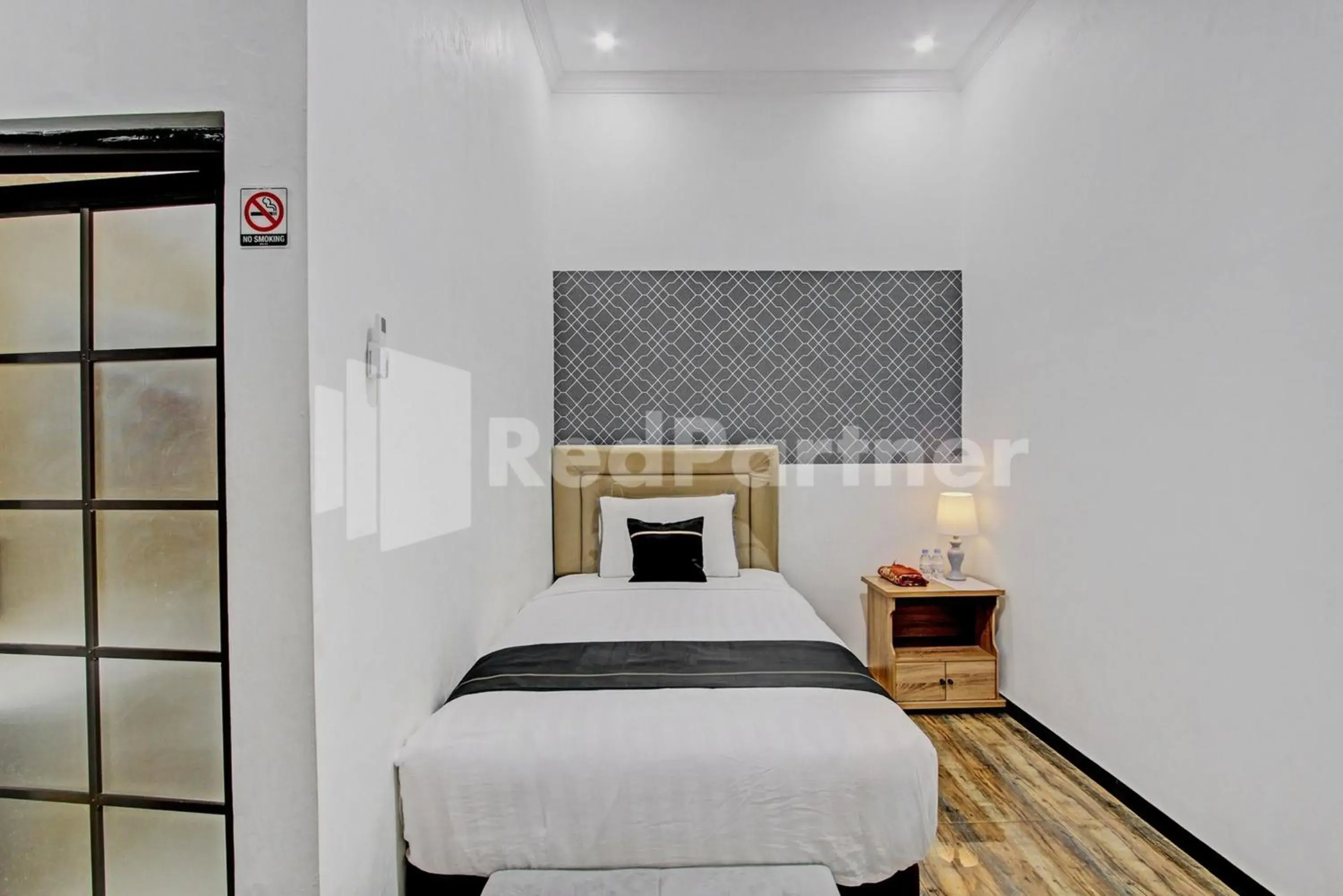 Bedroom, Bed in House n Coffee 55 Temanggung RedPartner Bedroom, Bed in House n Coffee 55 Temanggung RedPartner