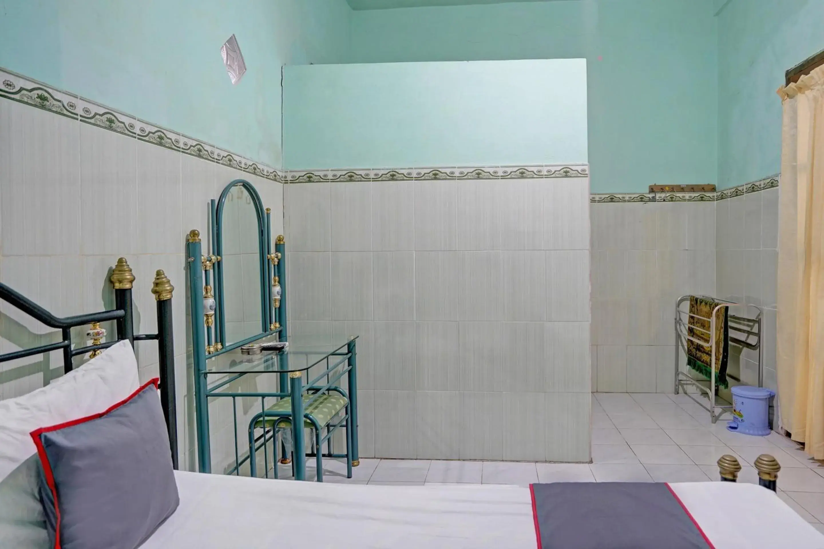 Bedroom, Bed in Collection O 92897 Hotel Intan Near Kantor Syahbandar Bawean Bedroom, Bed in Collection O 92897 Hotel Intan Near Kantor Syahbandar Bawean