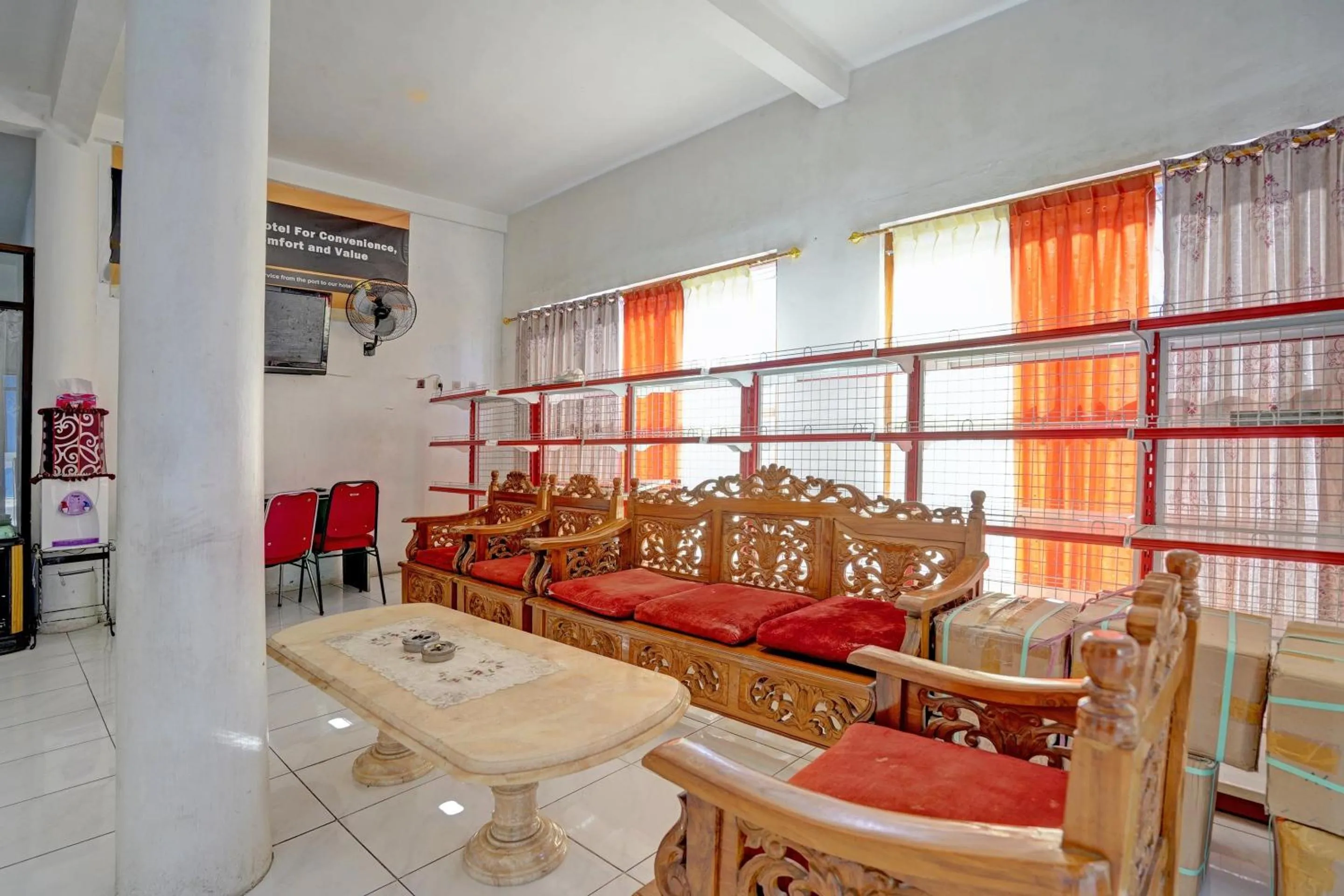 Lobby or reception in Collection O 92897 Hotel Intan Near Kantor Syahbandar Bawean