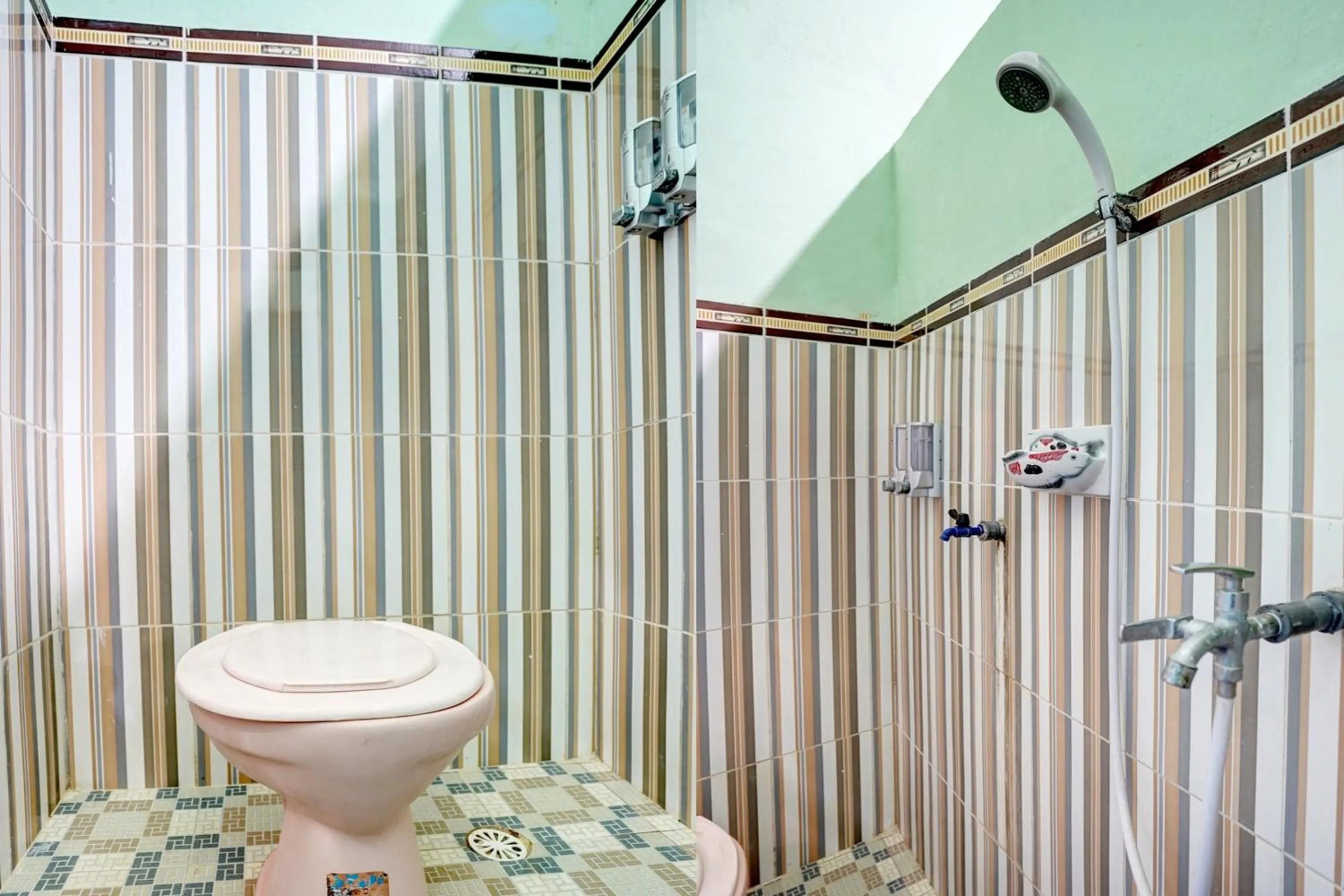 Bathroom in Collection O 92897 Hotel Intan Near Kantor Syahbandar Bawean