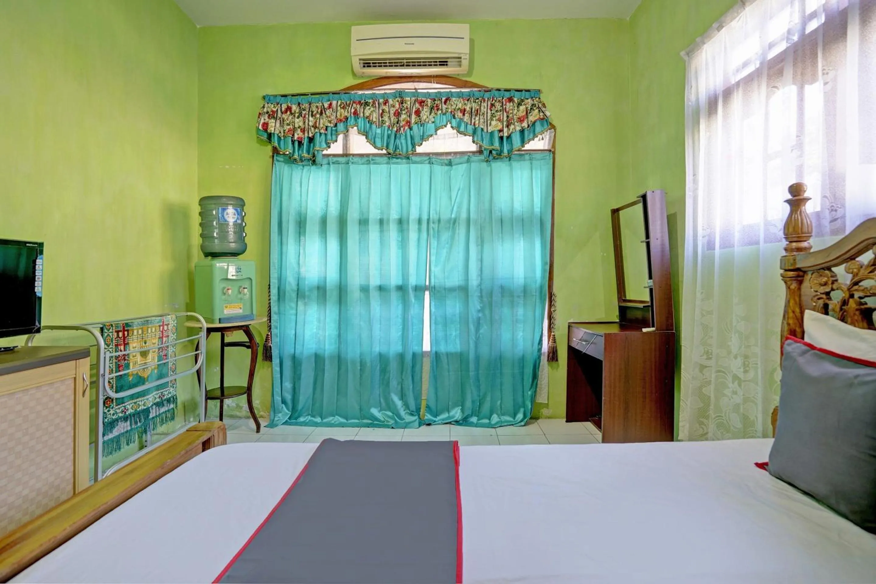 Bedroom, Bed in Collection O 92897 Hotel Intan Near Kantor Syahbandar Bawean