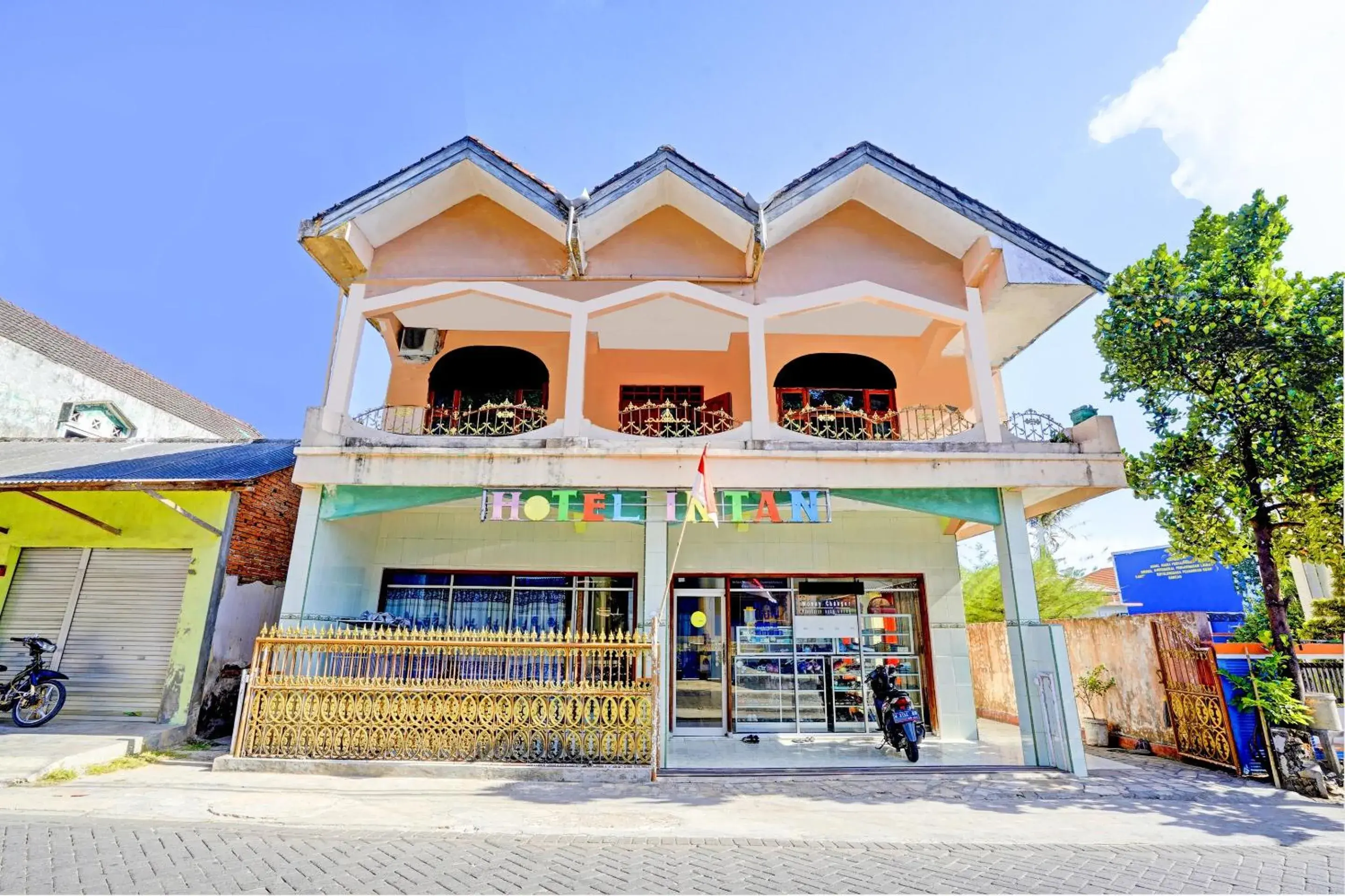 Facade/entrance in Collection O 92897 Hotel Intan Near Kantor Syahbandar Bawean Facade/entrance in Collection O 92897 Hotel Intan Near Kantor Syahbandar Bawean
