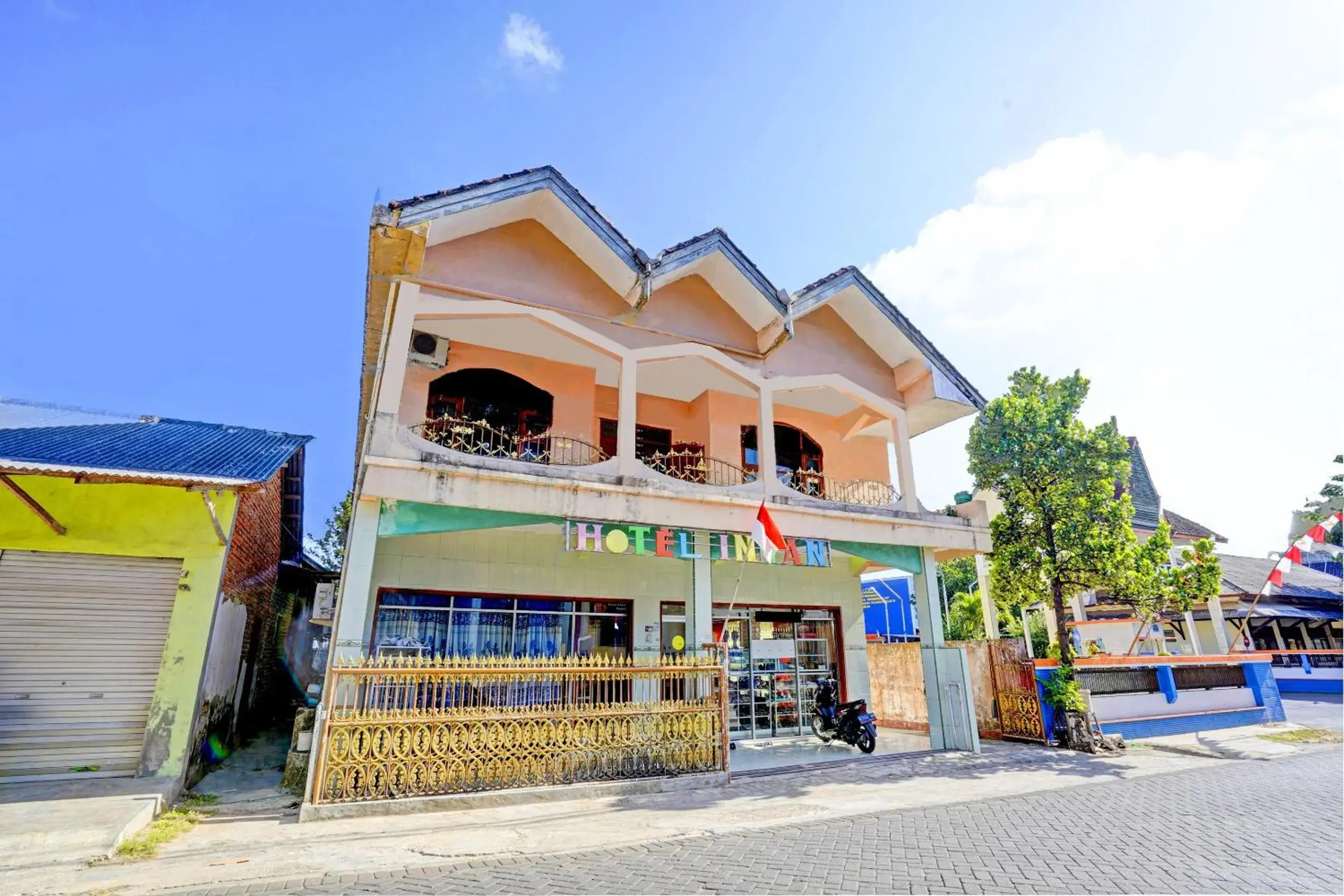 Facade/entrance in Collection O 92897 Hotel Intan Near Kantor Syahbandar Bawean Facade/entrance in Collection O 92897 Hotel Intan Near Kantor Syahbandar Bawean