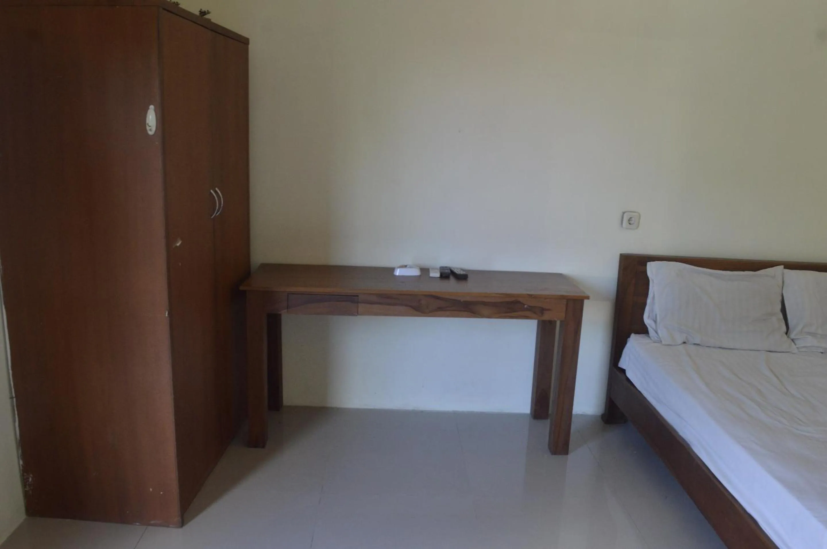 Bedroom, Bed in Hotel O Wisma Nusantara Near SD GMIM Wiau Lapi