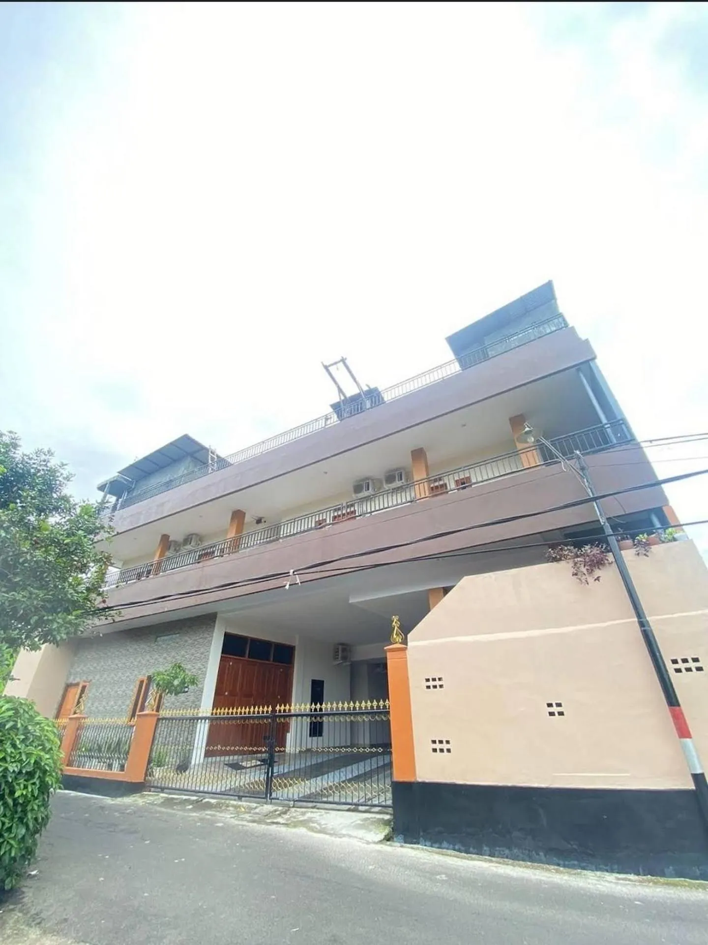 Facade/entrance in OYO 92880 Wisma Nusantara