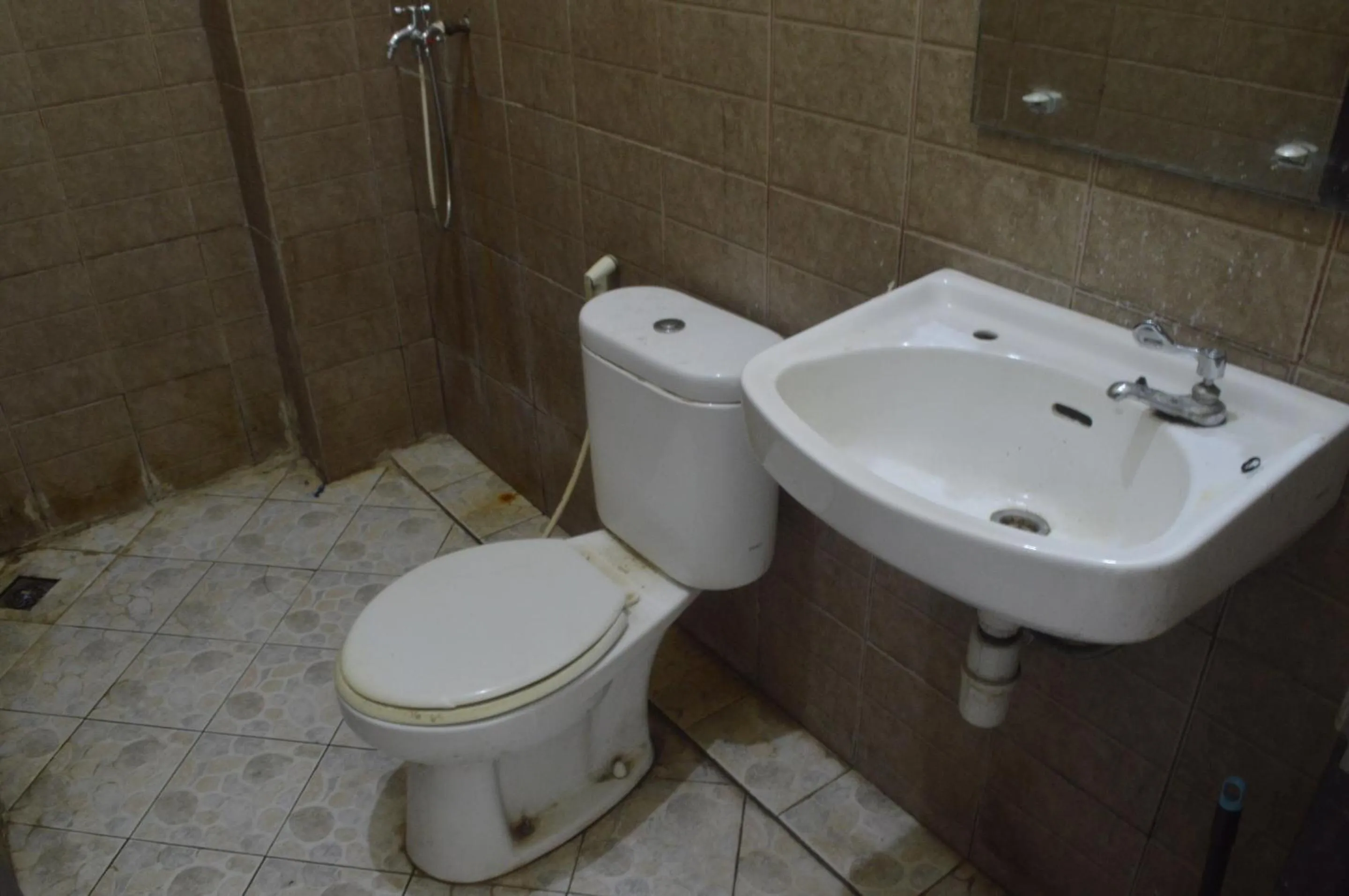 Bathroom in OYO 92880 Wisma Nusantara